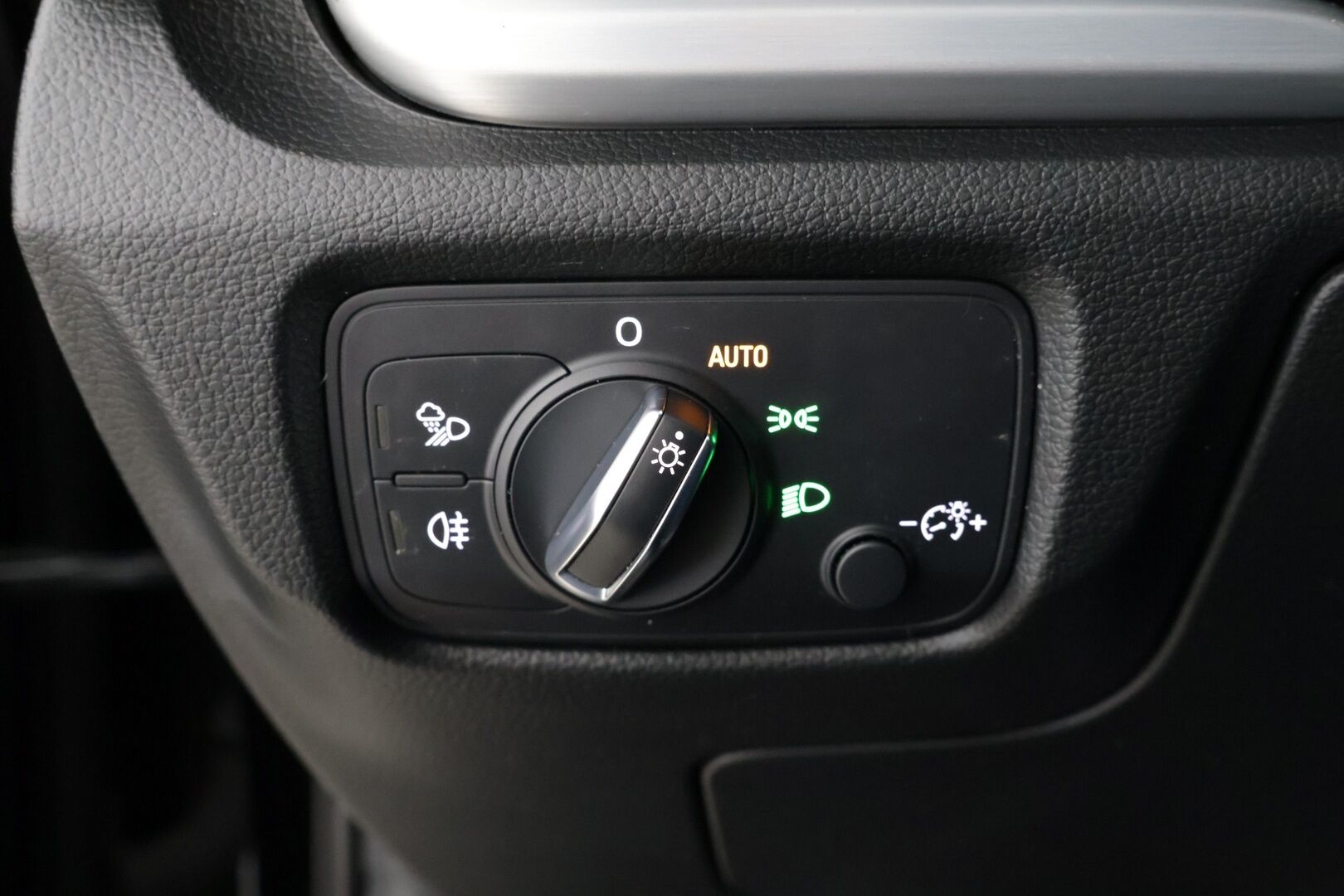 Audi A3 2018 Sedan S line Business Sport 2,0 TFSI 140 kW quattro S tronic - Todella siisti / Hyvin huollettu / Kahdet renkaat alumiinivantein