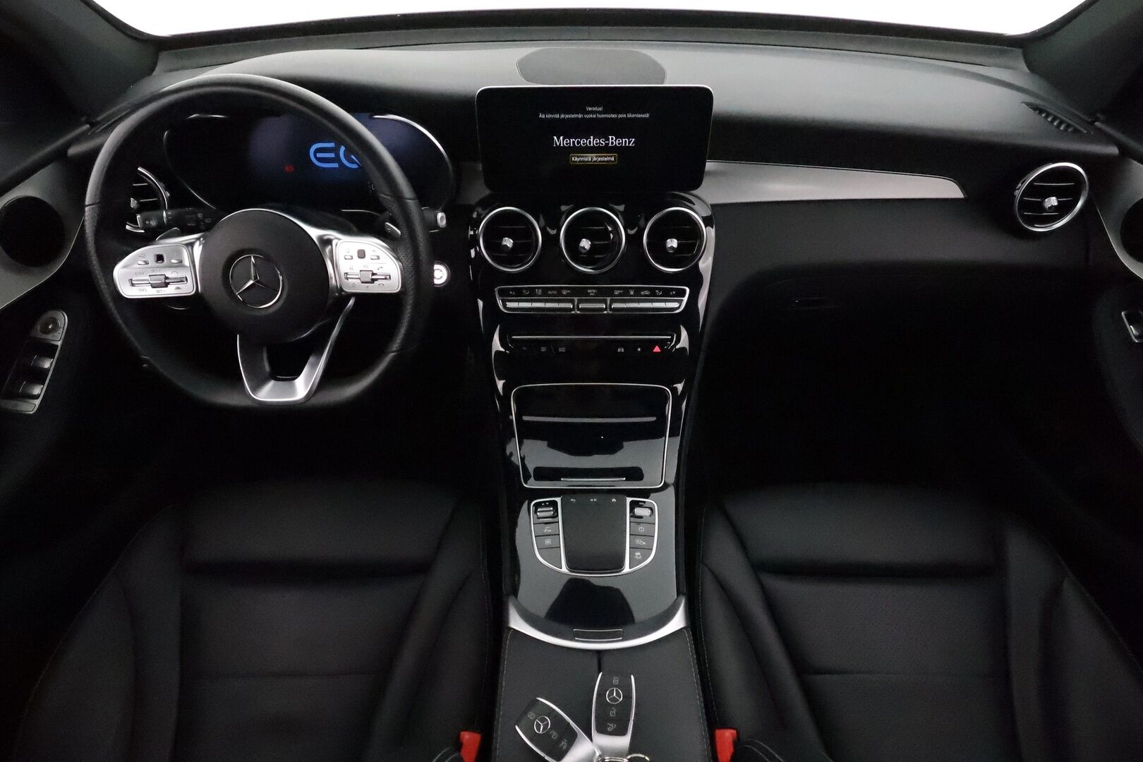 Mercedes-Benz GLC 2021 300e 4MATIC A Business EQ Power *Distronic+ / P.kamera / Multibeam / Koukku / Panorama / KeylessGo / Navi* - Kahdet renkaat aluvanteilla