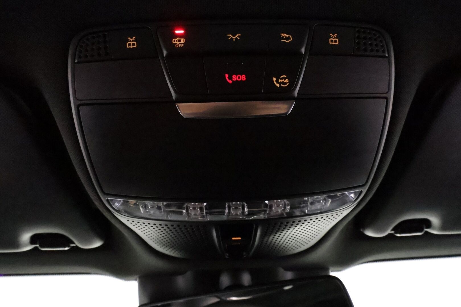 Mercedes-Benz GLC 2021 300e 4MATIC A Business EQ Power *Distronic+ / P.kamera / Multibeam / Koukku / Panorama / KeylessGo / Navi* - Kahdet renkaat aluvanteilla