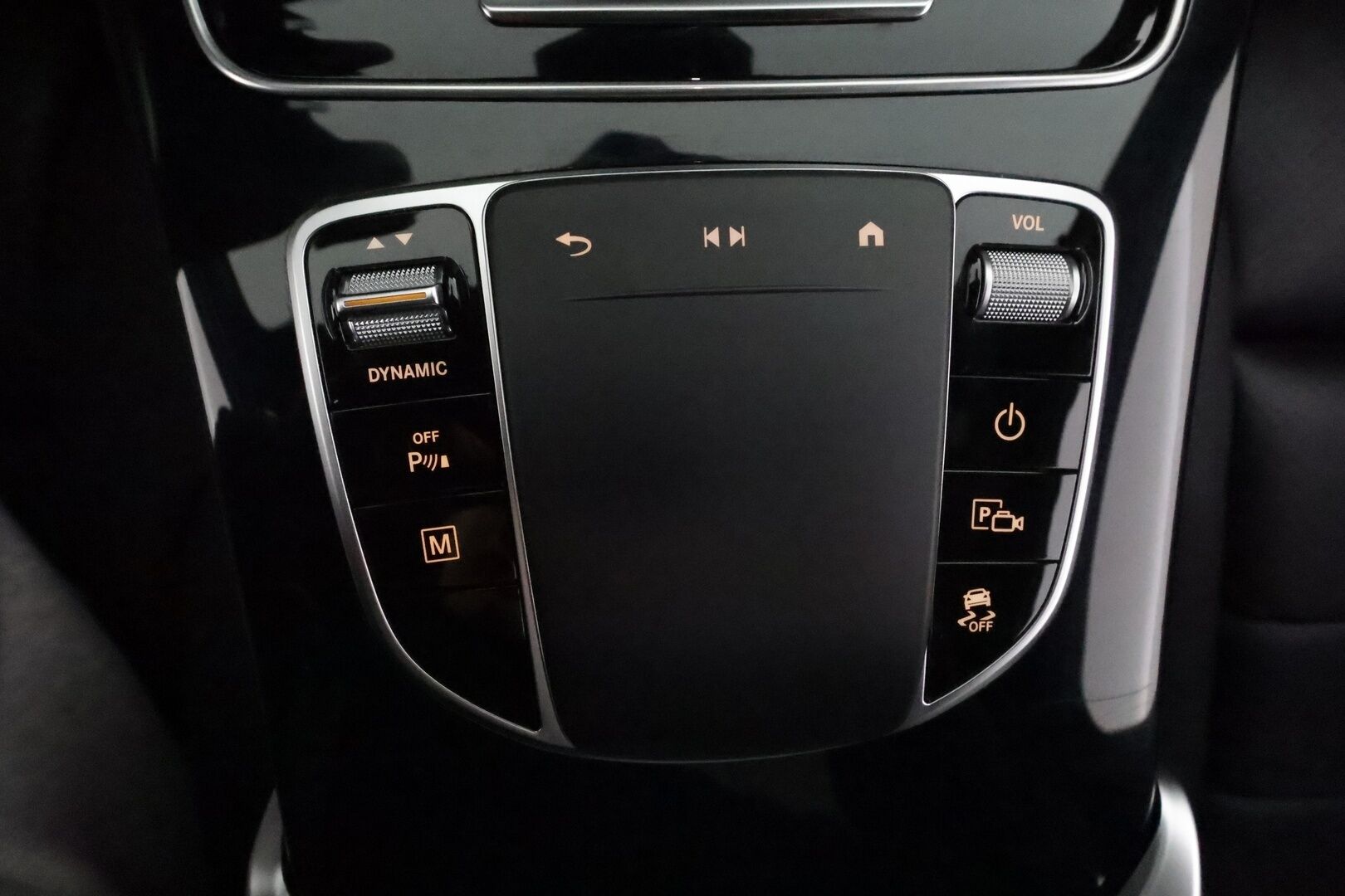 Mercedes-Benz GLC 2021 300e 4MATIC A Business EQ Power *Distronic+ / P.kamera / Multibeam / Koukku / Panorama / KeylessGo / Navi* - Kahdet renkaat aluvanteilla