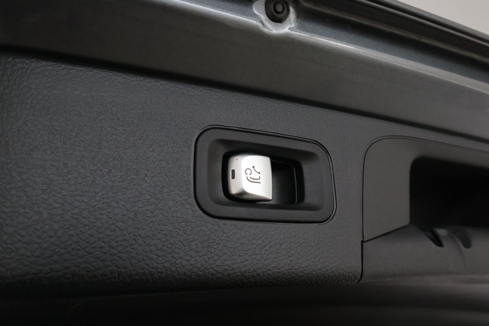 Mercedes-Benz GLC 2021 300e 4MATIC A Business EQ Power *Distronic+ / P.kamera / Multibeam / Koukku / Panorama / KeylessGo / Navi* - Kahdet renkaat aluvanteilla
