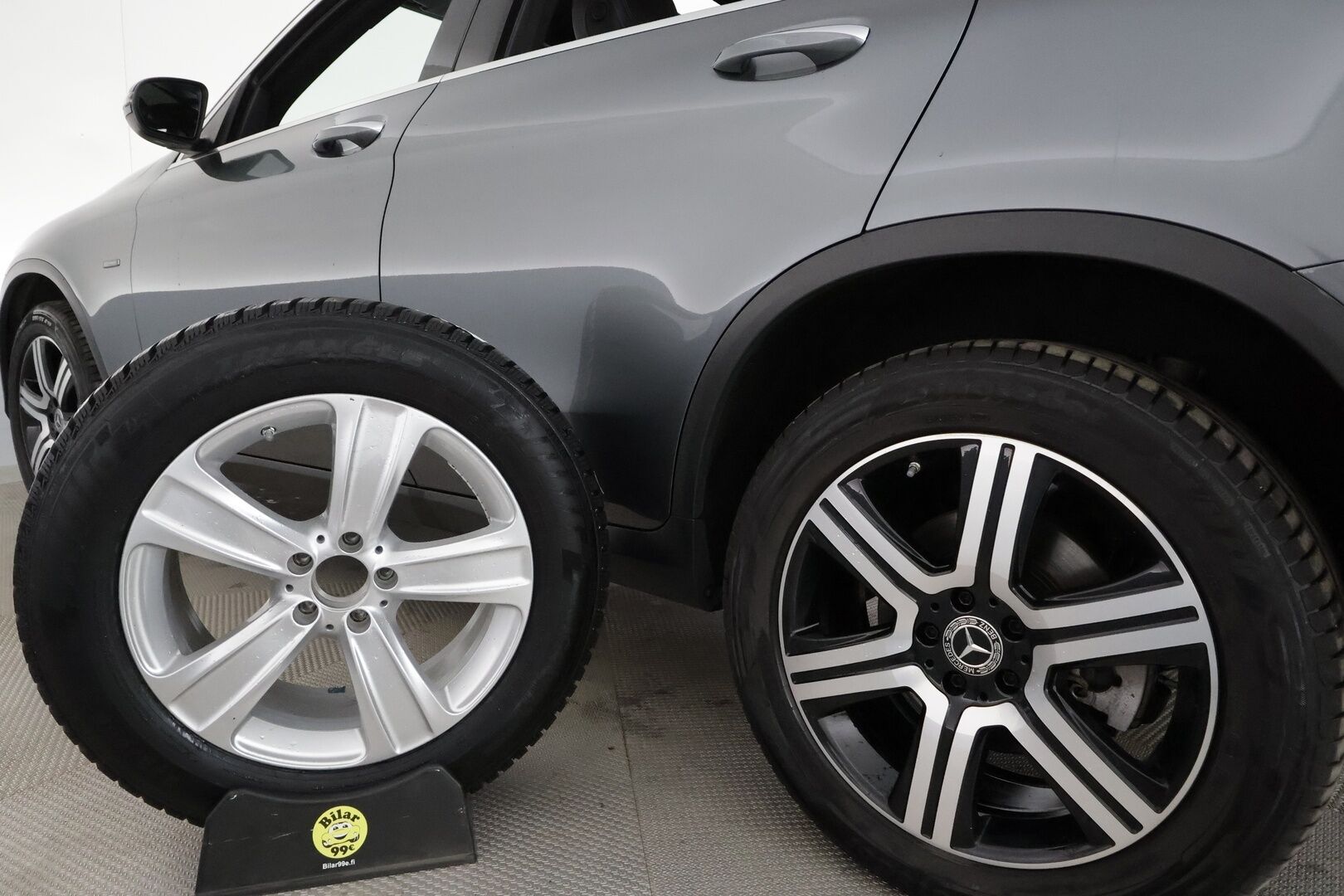 Mercedes-Benz GLC 2021 300e 4MATIC A Business EQ Power *Distronic+ / P.kamera / Multibeam / Koukku / Panorama / KeylessGo / Navi* - Kahdet renkaat aluvanteilla