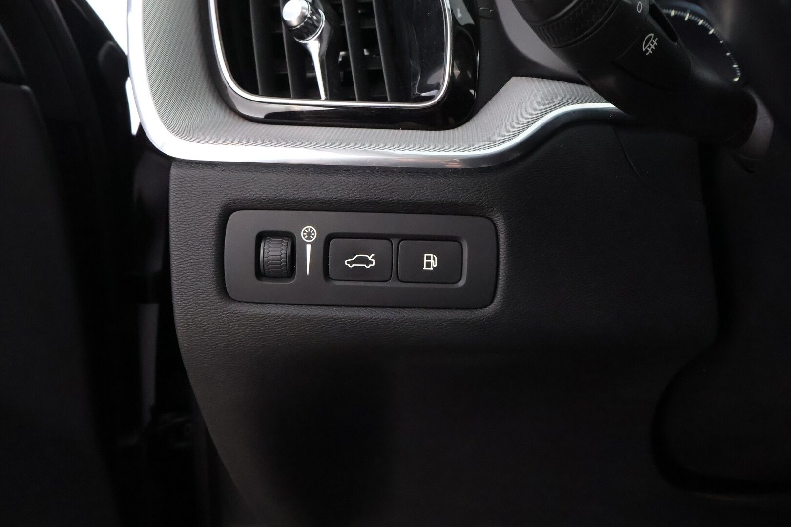 Volvo XC60 2019 T8 AWD Inscription aut * Webasto / Adapt.Vakkari / Panorama / Koukku / Audio High Performance / Nahkasisusta / Huippuvarusteet! - Merkkihuollot / 2x Renkaat aluvantein / Juuri tullut Tampereelle!