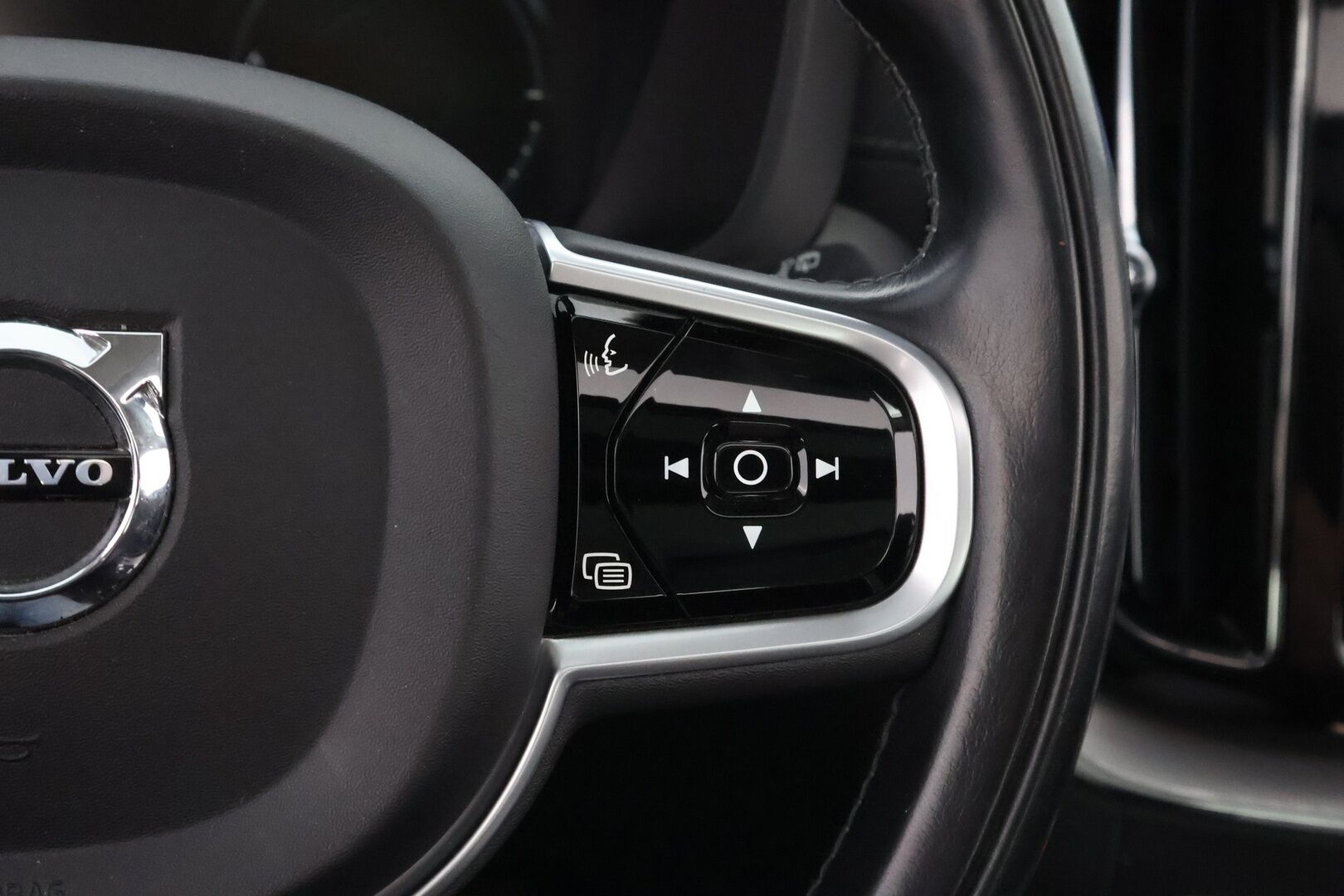 Volvo XC60 2019 T8 AWD Inscription aut * Webasto / Adapt.Vakkari / Panorama / Koukku / Audio High Performance / Nahkasisusta / Huippuvarusteet! - Merkkihuollot / 2x Renkaat aluvantein / Juuri tullut Tampereelle!