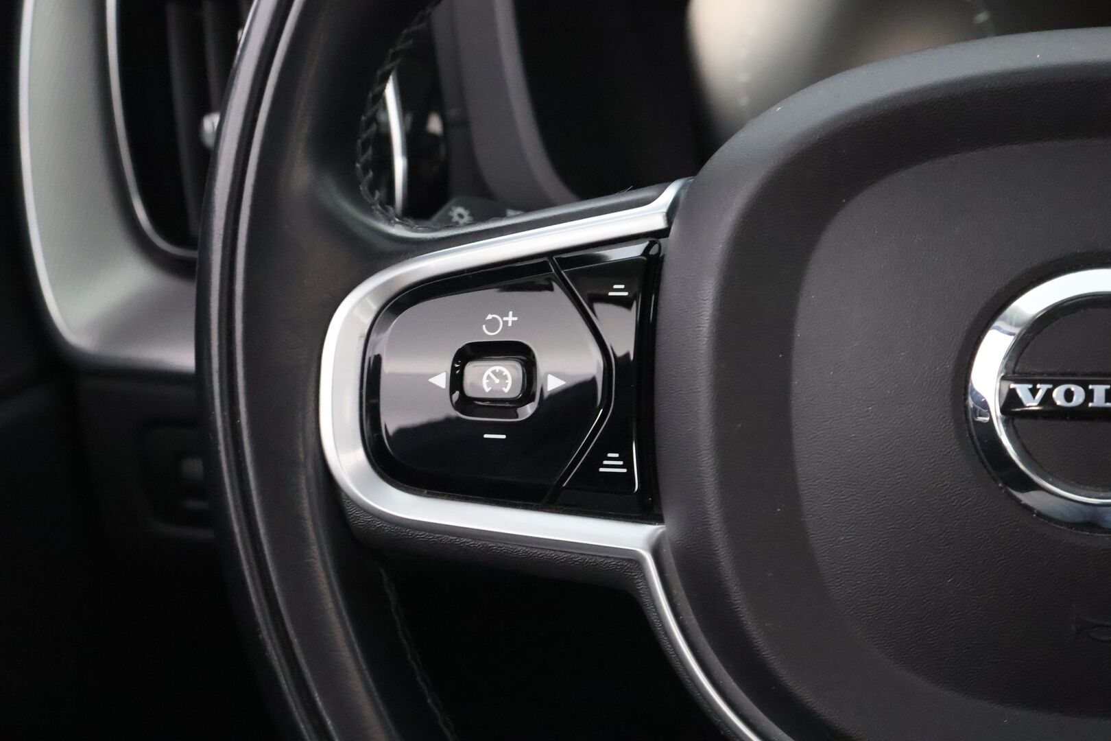 Volvo XC60 2019 T8 AWD Inscription aut * Webasto / Adapt.Vakkari / Panorama / Koukku / Audio High Performance / Nahkasisusta / Huippuvarusteet! - Merkkihuollot / 2x Renkaat aluvantein / Juuri tullut Tampereelle!