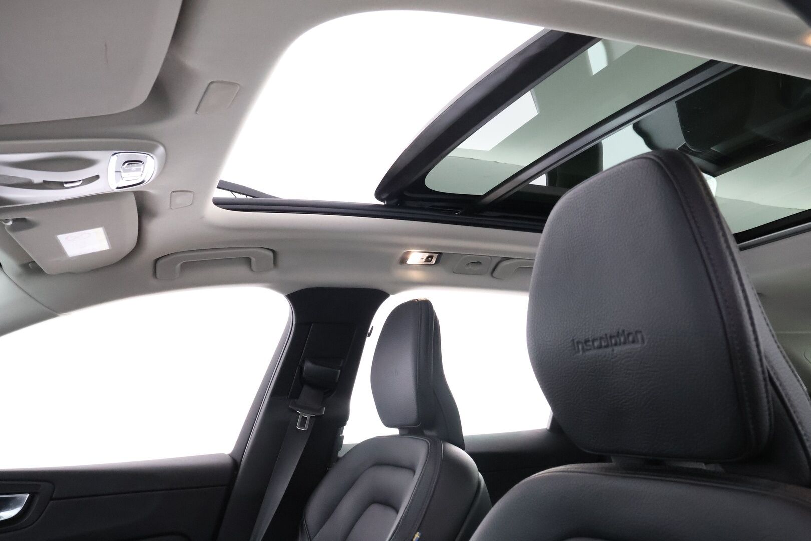 Volvo XC60 2019 T8 AWD Inscription aut * Webasto / Adapt.Vakkari / Panorama / Koukku / Audio High Performance / Nahkasisusta / Huippuvarusteet! - Merkkihuollot / 2x Renkaat aluvantein / Juuri tullut Tampereelle!