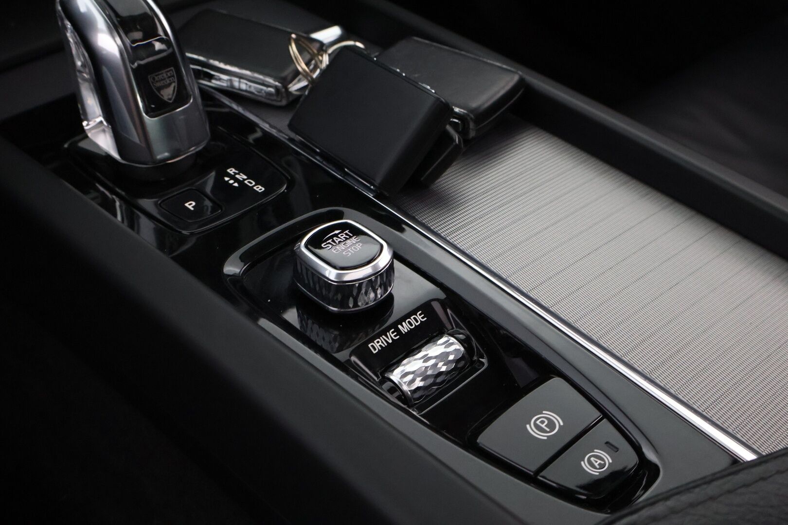 Volvo XC60 2019 T8 AWD Inscription aut * Webasto / Adapt.Vakkari / Panorama / Koukku / Audio High Performance / Nahkasisusta / Huippuvarusteet! - Merkkihuollot / 2x Renkaat aluvantein / Juuri tullut Tampereelle!