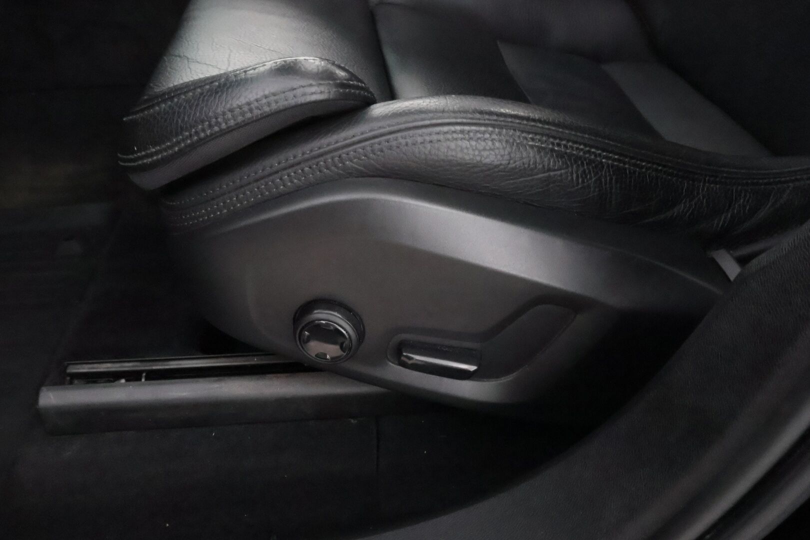 Volvo XC60 2019 T8 AWD Inscription aut * Webasto / Adapt.Vakkari / Panorama / Koukku / Audio High Performance / Nahkasisusta / Huippuvarusteet! - Merkkihuollot / 2x Renkaat aluvantein / Juuri tullut Tampereelle!