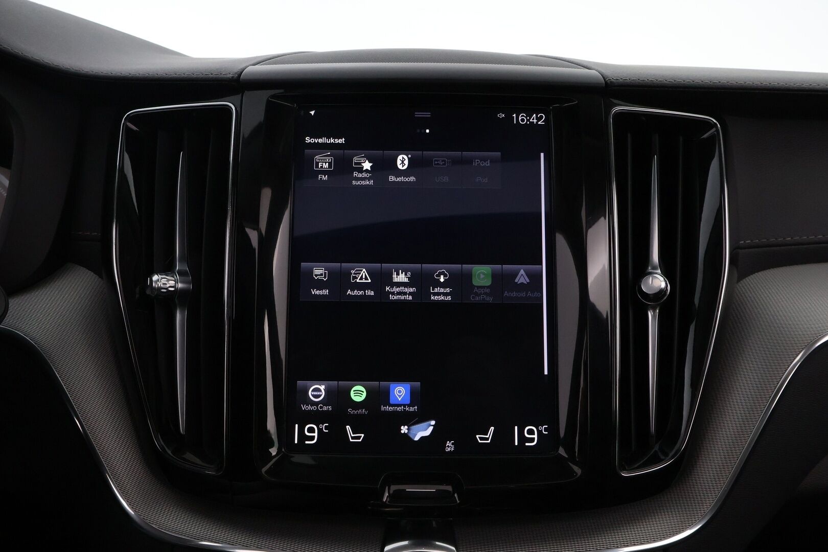 Volvo XC60 2019 T8 AWD Inscription aut * Webasto / Adapt.Vakkari / Panorama / Koukku / Audio High Performance / Nahkasisusta / Huippuvarusteet! - Merkkihuollot / 2x Renkaat aluvantein / Juuri tullut Tampereelle!