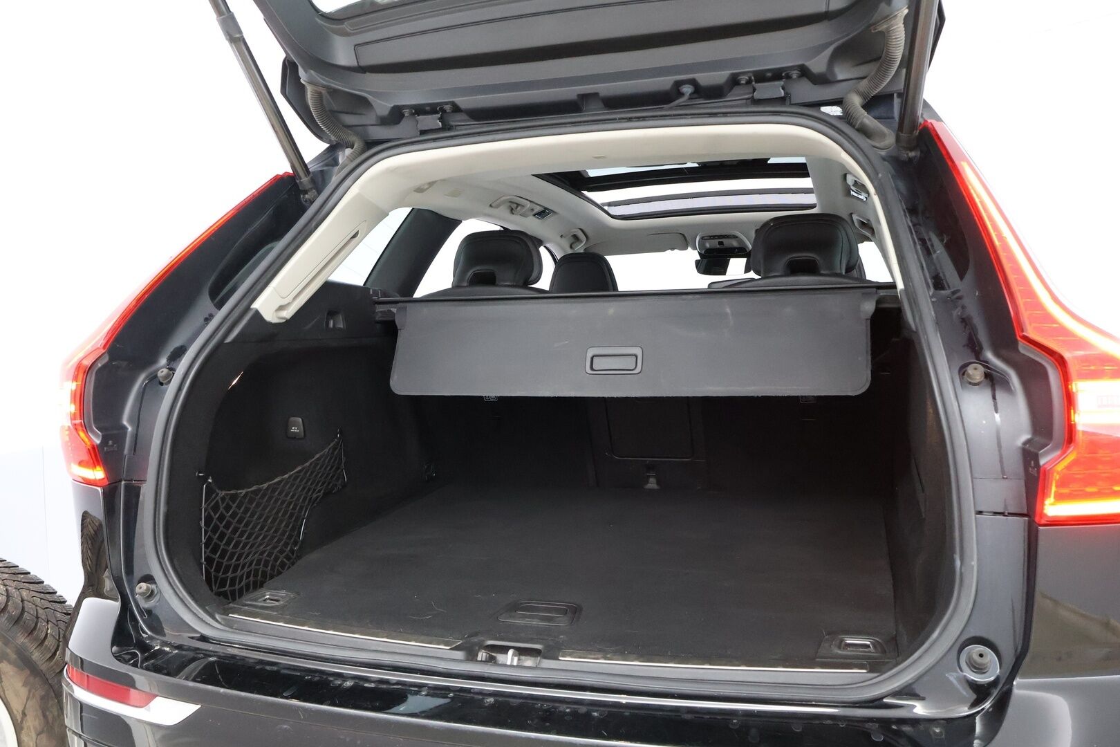 Volvo XC60 2019 T8 AWD Inscription aut * Webasto / Adapt.Vakkari / Panorama / Koukku / Audio High Performance / Nahkasisusta / Huippuvarusteet! - Merkkihuollot / 2x Renkaat aluvantein / Juuri tullut Tampereelle!