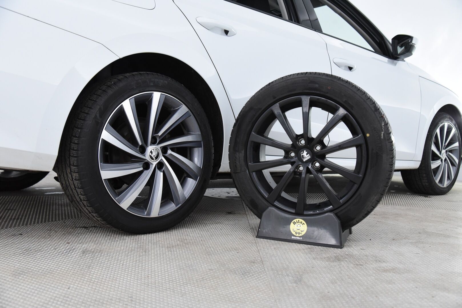 SKODA OCTAVIA 2022 1.4 TSI Combi PHEV Ambition iV DSG Autom * Vakkari / Matrix / Kaistanpitoavustin / P.tutka / Ratinlämmitin / Smartlink * - Digimittaristo / Penkinlämmittimet edessä ja takana!