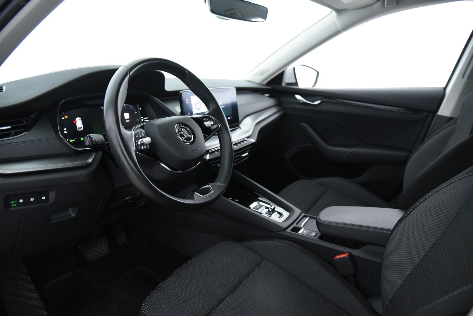 SKODA OCTAVIA 2022 1.4 TSI Combi PHEV Ambition iV DSG Autom * Vakkari / Matrix / Kaistanpitoavustin / P.tutka / Ratinlämmitin / Smartlink * - Digimittaristo / Penkinlämmittimet edessä ja takana!