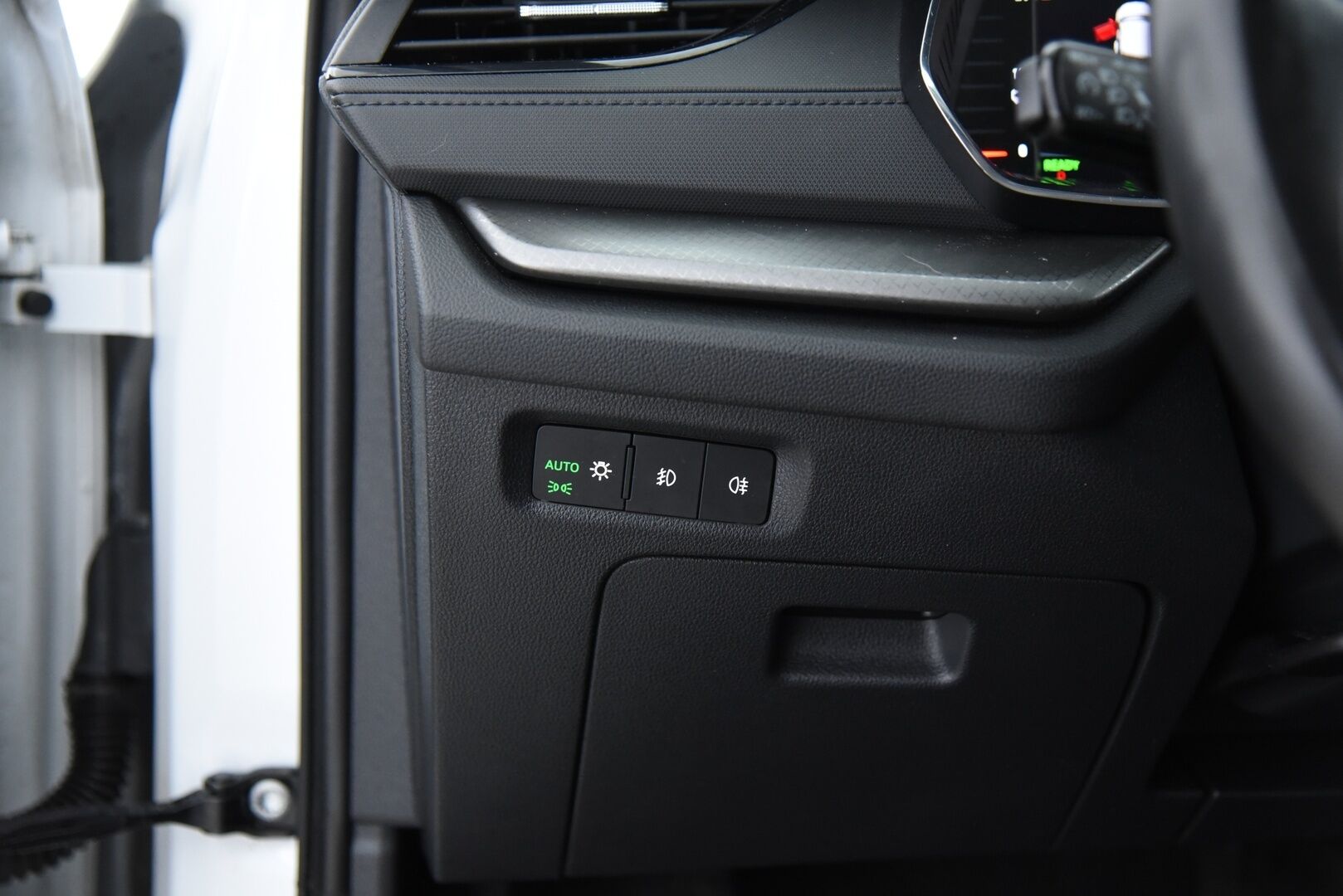 SKODA OCTAVIA 2021 1.4 TSI Combi PHEV Ambition iV DSG Autom * Vakkari / Matrix / Kaistanpitoavustin / P.tutka / Ratinlämmitin / Smartlink * - Digimittaristo / Penkinlämmittimet edessä ja takana! - HULLUT JOULUT KORKOTARJOUS 2,49% 