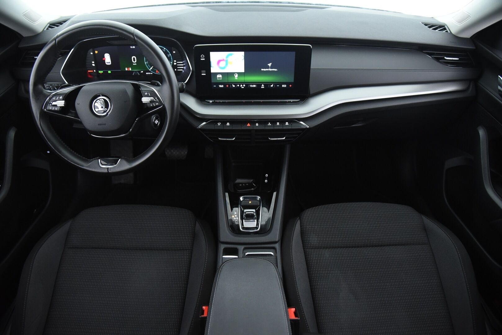 SKODA OCTAVIA 2022 1.4 TSI Combi PHEV Ambition iV DSG Autom * Vakkari / Matrix / Kaistanpitoavustin / P.tutka / Ratinlämmitin / Smartlink * - Digimittaristo / Penkinlämmittimet edessä ja takana!