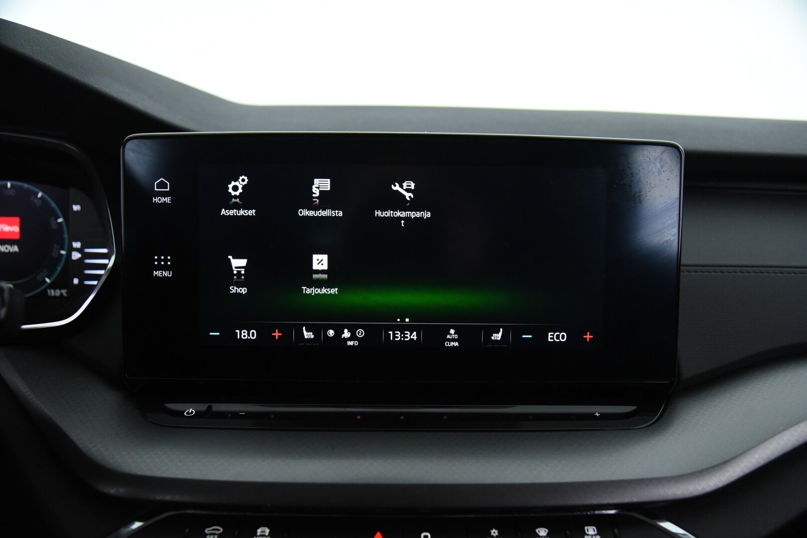 SKODA OCTAVIA 2021 1.4 TSI Combi PHEV Ambition iV DSG Autom * Vakkari / Matrix / Kaistanpitoavustin / P.tutka / Ratinlämmitin / Smartlink * - Digimittaristo / Penkinlämmittimet edessä ja takana! - HULLUT JOULUT KORKOTARJOUS 2,49% 