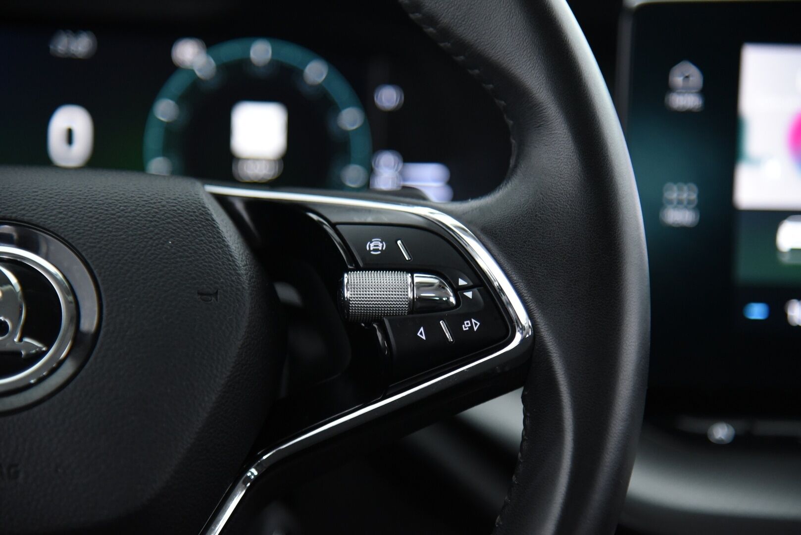 SKODA OCTAVIA 2021 1.4 TSI Combi PHEV Ambition iV DSG Autom * Vakkari / Matrix / Kaistanpitoavustin / P.tutka / Ratinlämmitin / Smartlink * - Digimittaristo / Penkinlämmittimet edessä ja takana! - HULLUT JOULUT KORKOTARJOUS 2,49% 