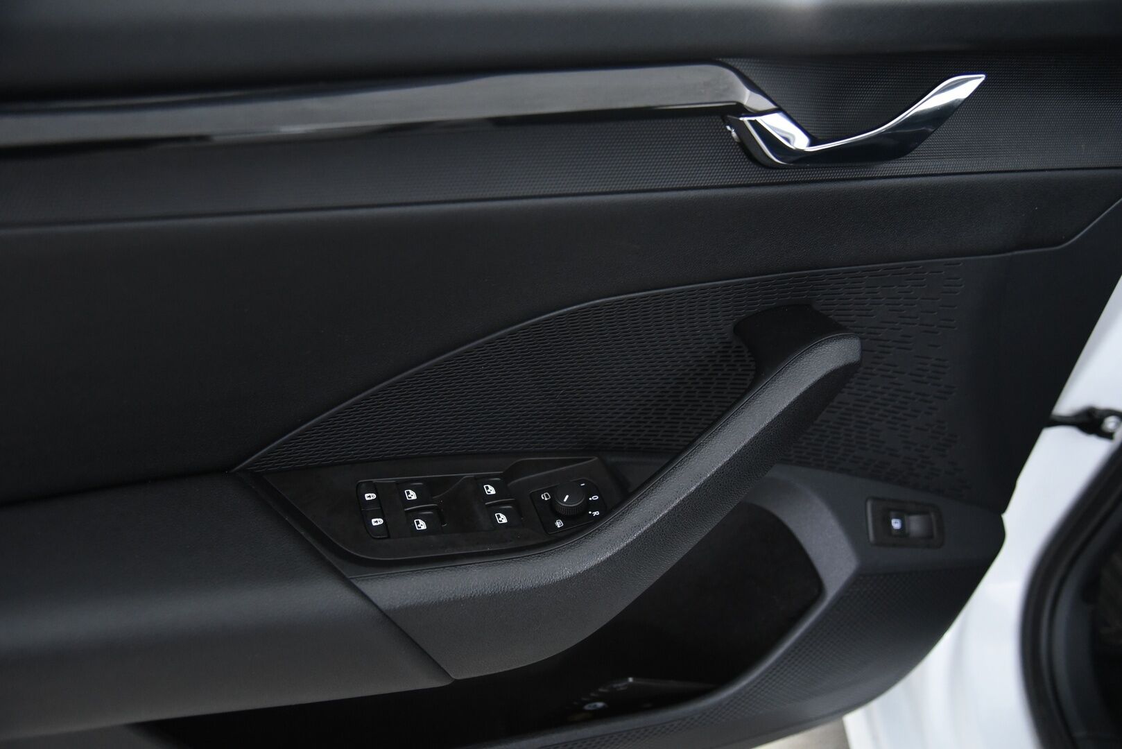 SKODA OCTAVIA 2021 1.4 TSI Combi PHEV Ambition iV DSG Autom * Vakkari / Matrix / Kaistanpitoavustin / P.tutka / Ratinlämmitin / Smartlink * - Digimittaristo / Penkinlämmittimet edessä ja takana! - HULLUT JOULUT KORKOTARJOUS 2,49% 