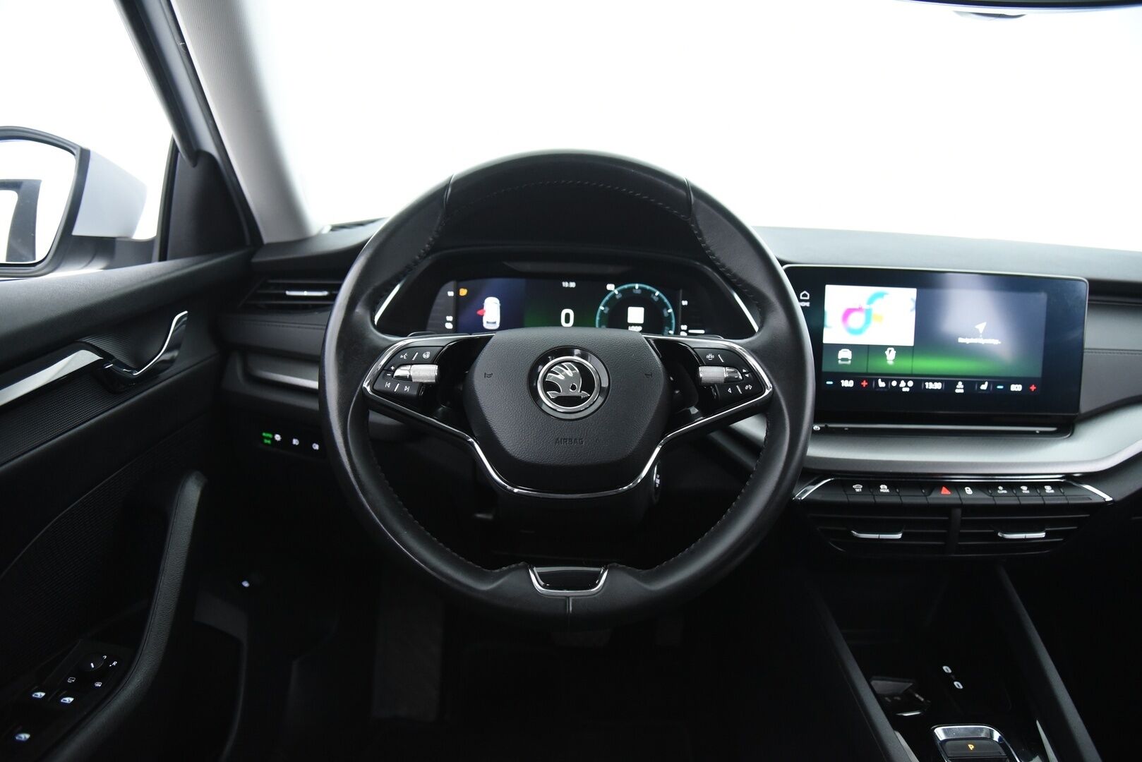 SKODA OCTAVIA 2021 1.4 TSI Combi PHEV Ambition iV DSG Autom * Vakkari / Matrix / Kaistanpitoavustin / P.tutka / Ratinlämmitin / Smartlink * - Digimittaristo / Penkinlämmittimet edessä ja takana! - HULLUT JOULUT KORKOTARJOUS 2,49% 