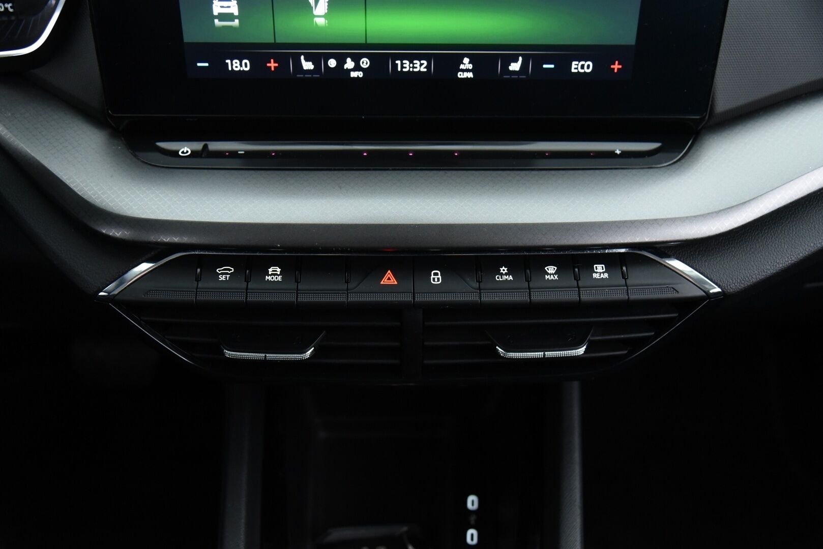 SKODA OCTAVIA 2021 1.4 TSI Combi PHEV Ambition iV DSG Autom * Vakkari / Matrix / Kaistanpitoavustin / P.tutka / Ratinlämmitin / Smartlink * - Digimittaristo / Penkinlämmittimet edessä ja takana! - HULLUT JOULUT KORKOTARJOUS 2,49% 