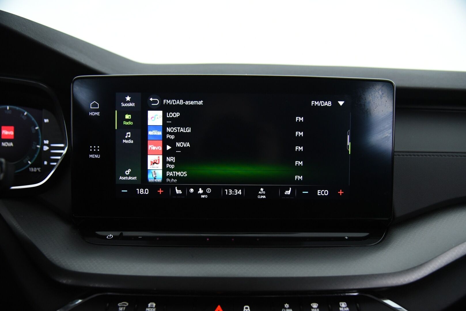 SKODA OCTAVIA 2022 1.4 TSI Combi PHEV Ambition iV DSG Autom * Vakkari / Matrix / Kaistanpitoavustin / P.tutka / Ratinlämmitin / Smartlink * - Digimittaristo / Penkinlämmittimet edessä ja takana!