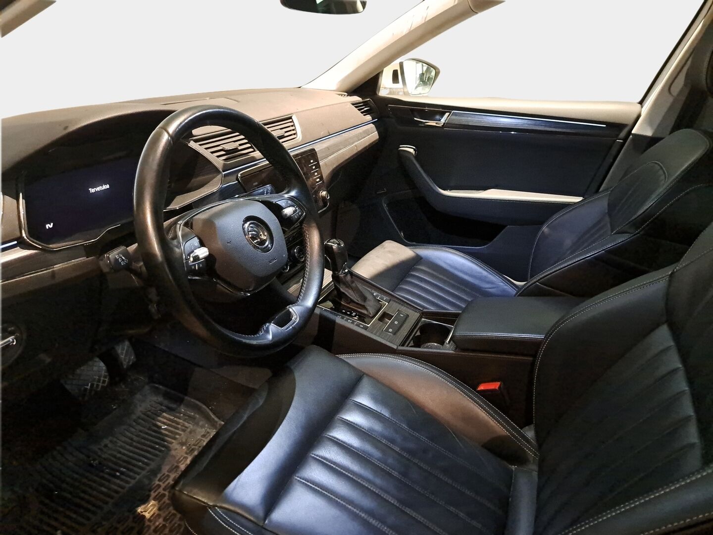 Skoda Superb 2021 Combi 1,4 TSI PHEV Style iV DSG Autom. *Webasto / Digimittaristo / Sähkönahat muistilla / Koukku / 360-kamera / ACC* - Siisti kuntoinen & 90.9% Akkutesti!