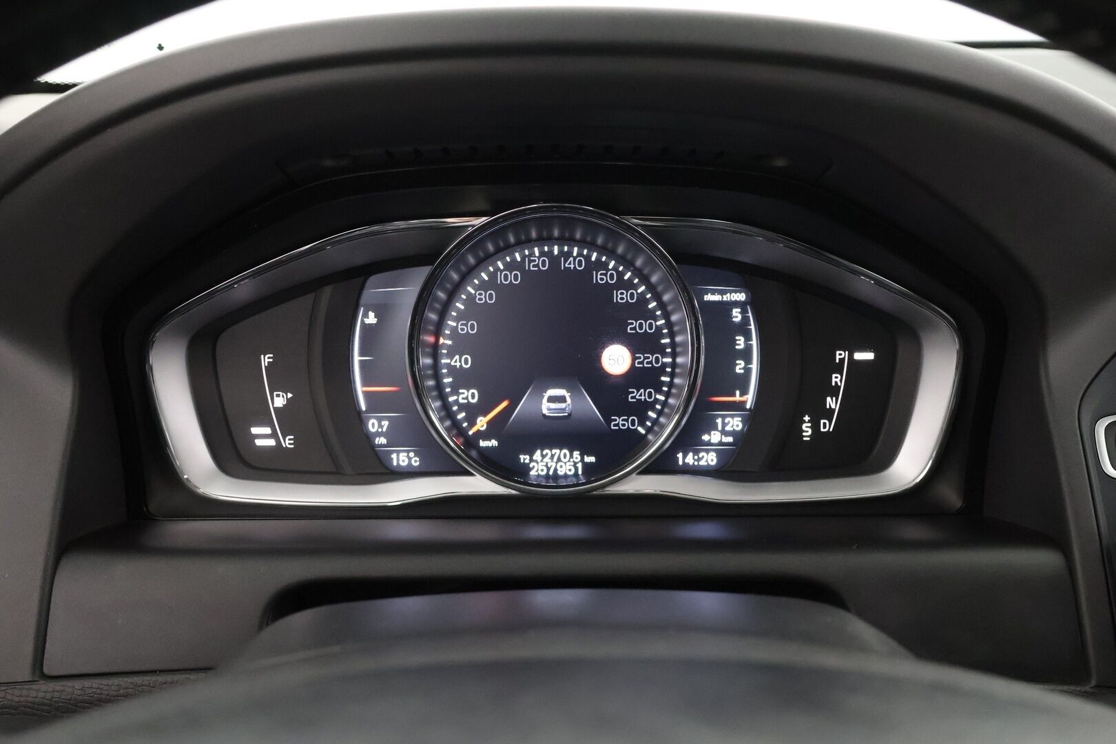 Volvo XC60 2017 D4 AWD Business Classic Summum aut  / Adapt. vak / Webasto / Koukku / Nahkapenkki muistilla / Tutkat - Jakopää vaihdettu 2025 / Ei Adblue järjestelmää / 2x renkaat / Huoltokirja