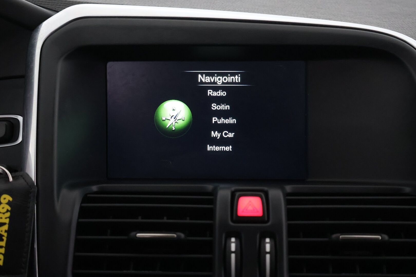 Volvo XC60 2017 D4 AWD Business Classic Summum aut / EI ADBLUE! / Adapt. vak / Webasto / Koukku / Nahkapenkki muistilla / Tutkat - Jakopää vaihdettu 2025 / 2x renkaat / Huoltokirja - HULLUT AVAJAISHULINAT KORKOTARJOUS 3,29 %