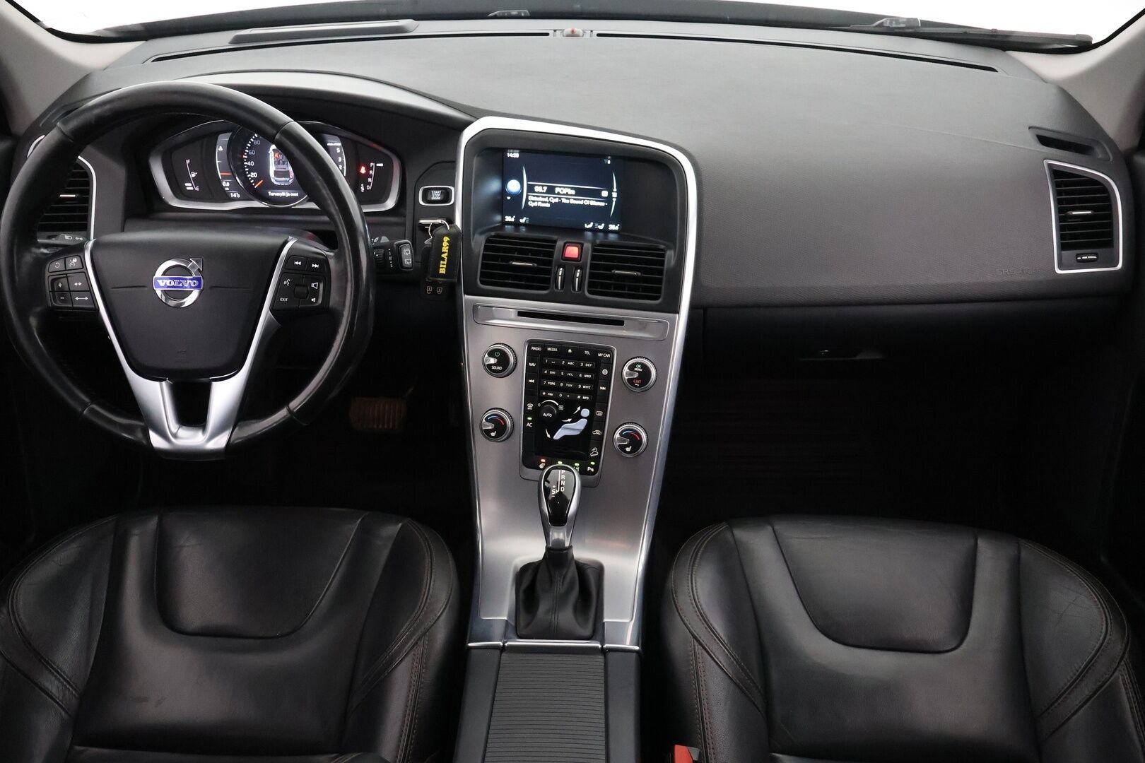 Volvo XC60 2017 D4 AWD Business Classic Summum aut / EI ADBLUE! / Adapt. vak / Webasto / Koukku / Nahkapenkki muistilla / Tutkat - Jakopää vaihdettu 2025 / 2x renkaat / Huoltokirja - HULLUT AVAJAISHULINAT KORKOTARJOUS 3,29 %