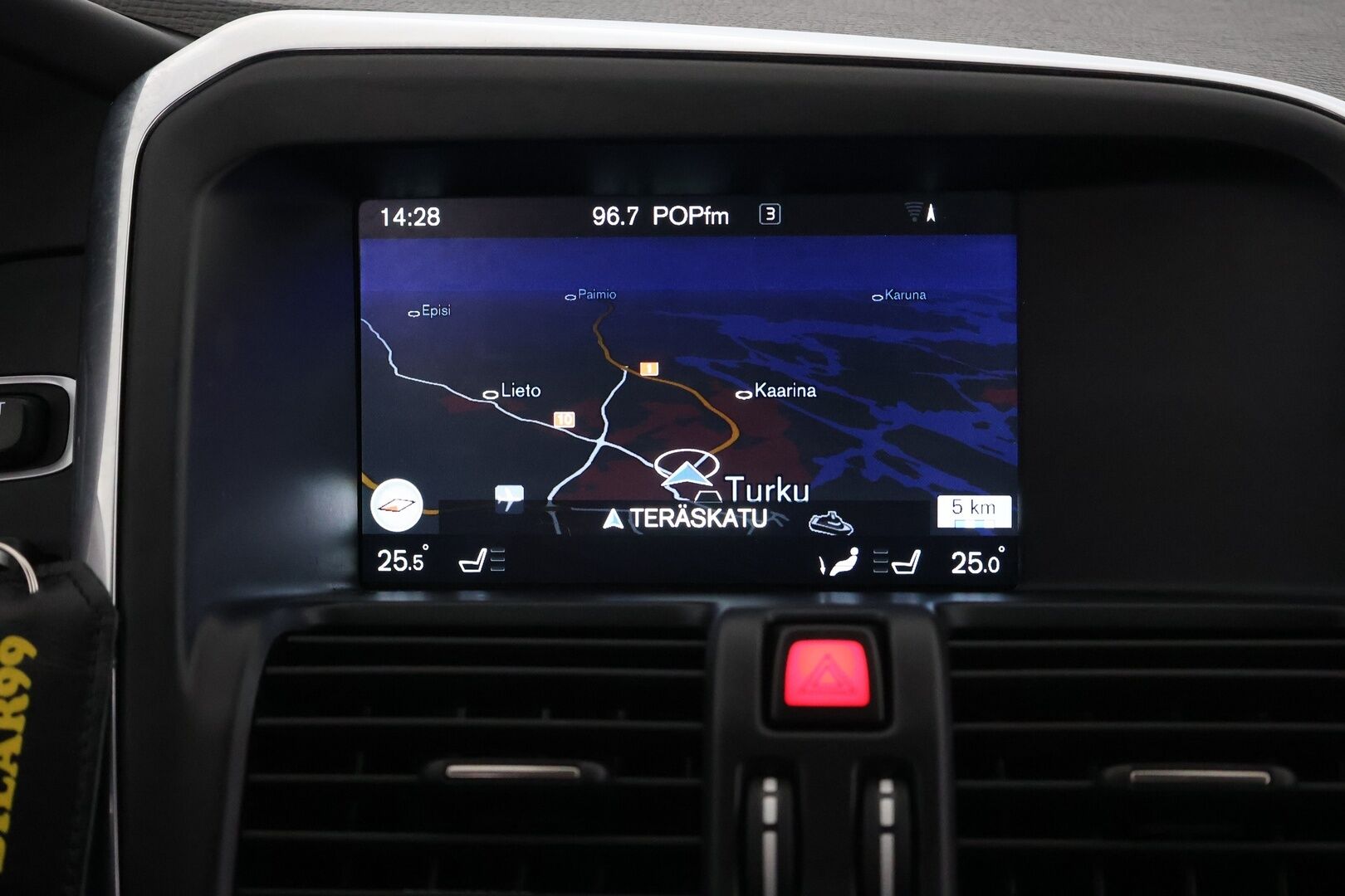 Volvo XC60 2017 D4 AWD Business Classic Summum aut / EI ADBLUE! / Adapt. vak / Webasto / Koukku / Nahkapenkki muistilla / Tutkat - Jakopää vaihdettu 2025 / 2x renkaat / Huoltokirja - HULLUT AVAJAISHULINAT KORKOTARJOUS 3,29 %