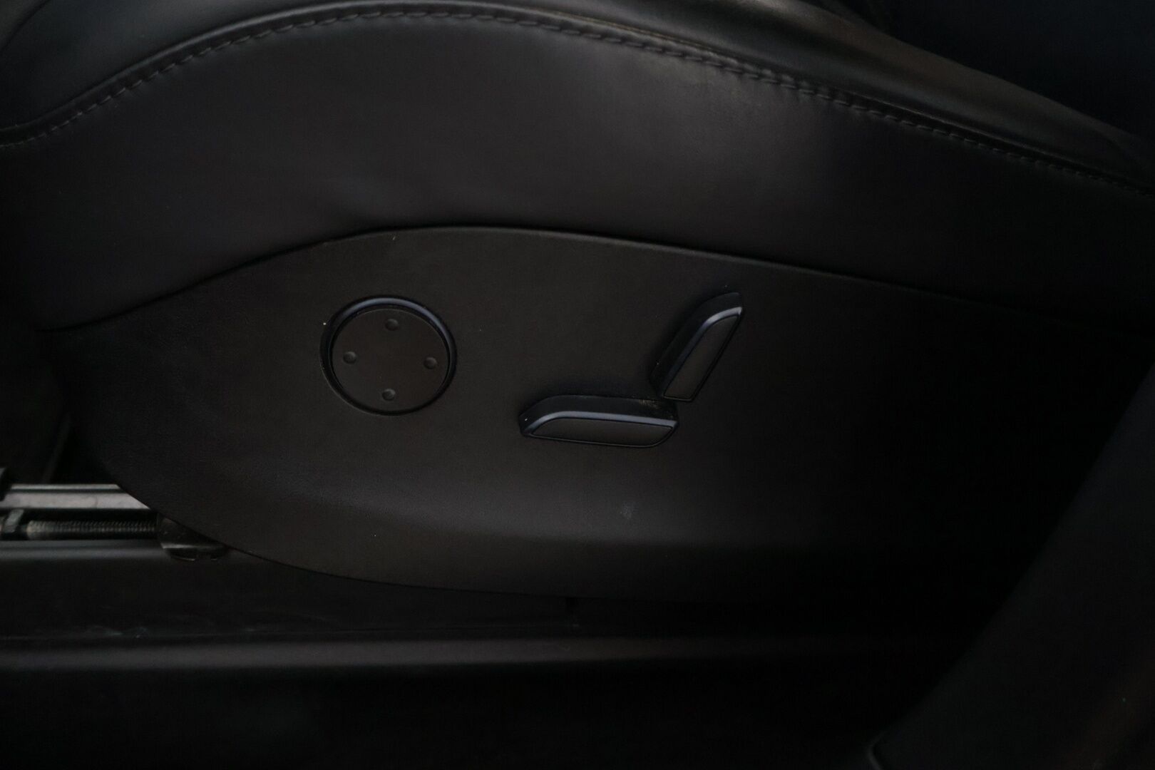 Tesla Model X 2017 100 D * Adapt. Cruise / Ilma-alusta / PTC / P.Kamera / Kaistavahti / LED / Navi * - * 100 D malli, tilava ja näyttävällä värillä oleva yksilö! *