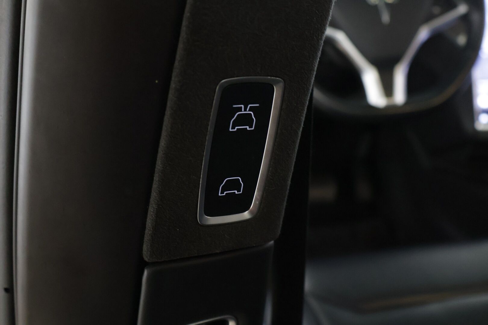 Tesla Model X 2017 100 D * Adapt. Cruise / Ilma-alusta / Mustat Nahat / P.Kamera / Kaistavahti / LED / Navi * - 3,99% KORKOTARJOUS TÄHÄN AUTOON 21.9. ASTI - * 100 D malli, tilava ja näyttävällä värillä oleva yksilö! *
