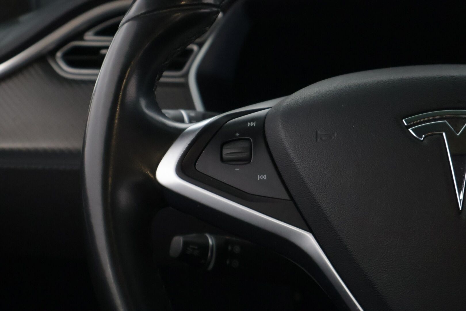Tesla Model X 2017 100 D * Adapt. Cruise / Ilma-alusta / Mustat Nahat / P.Kamera / Kaistavahti / LED / Navi * - 3,99% KORKOTARJOUS TÄHÄN AUTOON 21.9. ASTI - * 100 D malli, tilava ja näyttävällä värillä oleva yksilö! *