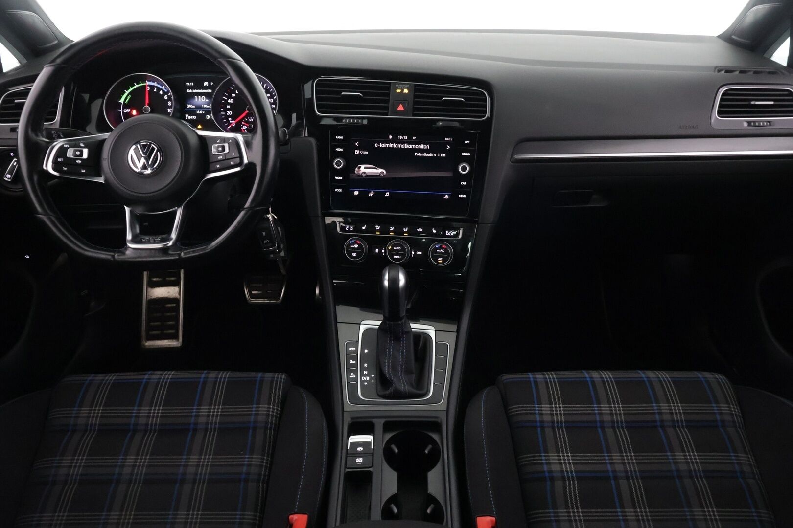 Volkswagen Golf 2020 GTE Plug-In Hybrid 150 kW (204 hv) DSG-automaatti ** Adapt. vakkari / Webasto / AppConnect / P-kamera / Koukku / LED  ** - Jakohihna vaihdettu 11/2025