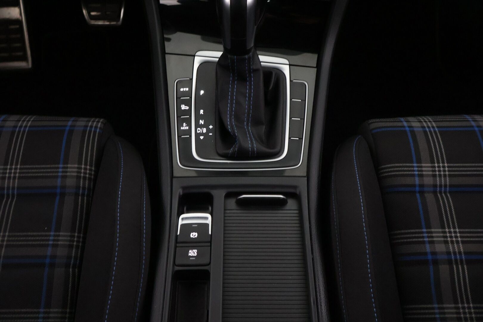 Volkswagen Golf 2020 GTE Plug-In Hybrid 150 kW (204 hv) DSG-automaatti ** Adapt. vakkari / Webasto / AppConnect / P-kamera / Koukku / LED  ** - Jakohihna vaihdettu 11/2025