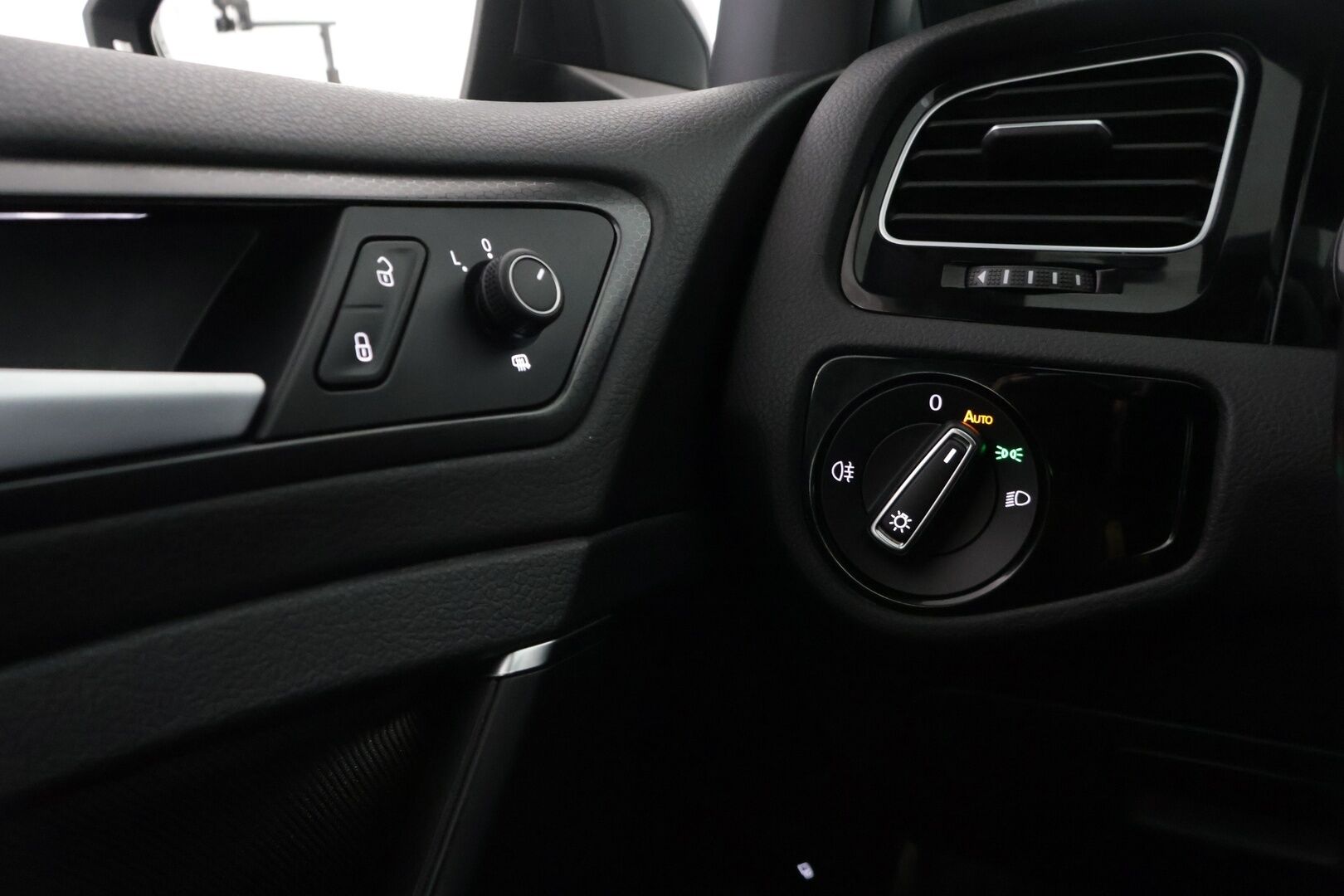 Volkswagen Golf 2020 GTE Plug-In Hybrid 150 kW (204 hv) DSG-automaatti ** Adapt. vakkari / Webasto / AppConnect / P-kamera / Koukku / LED  ** - Jakohihna vaihdettu 11/2025