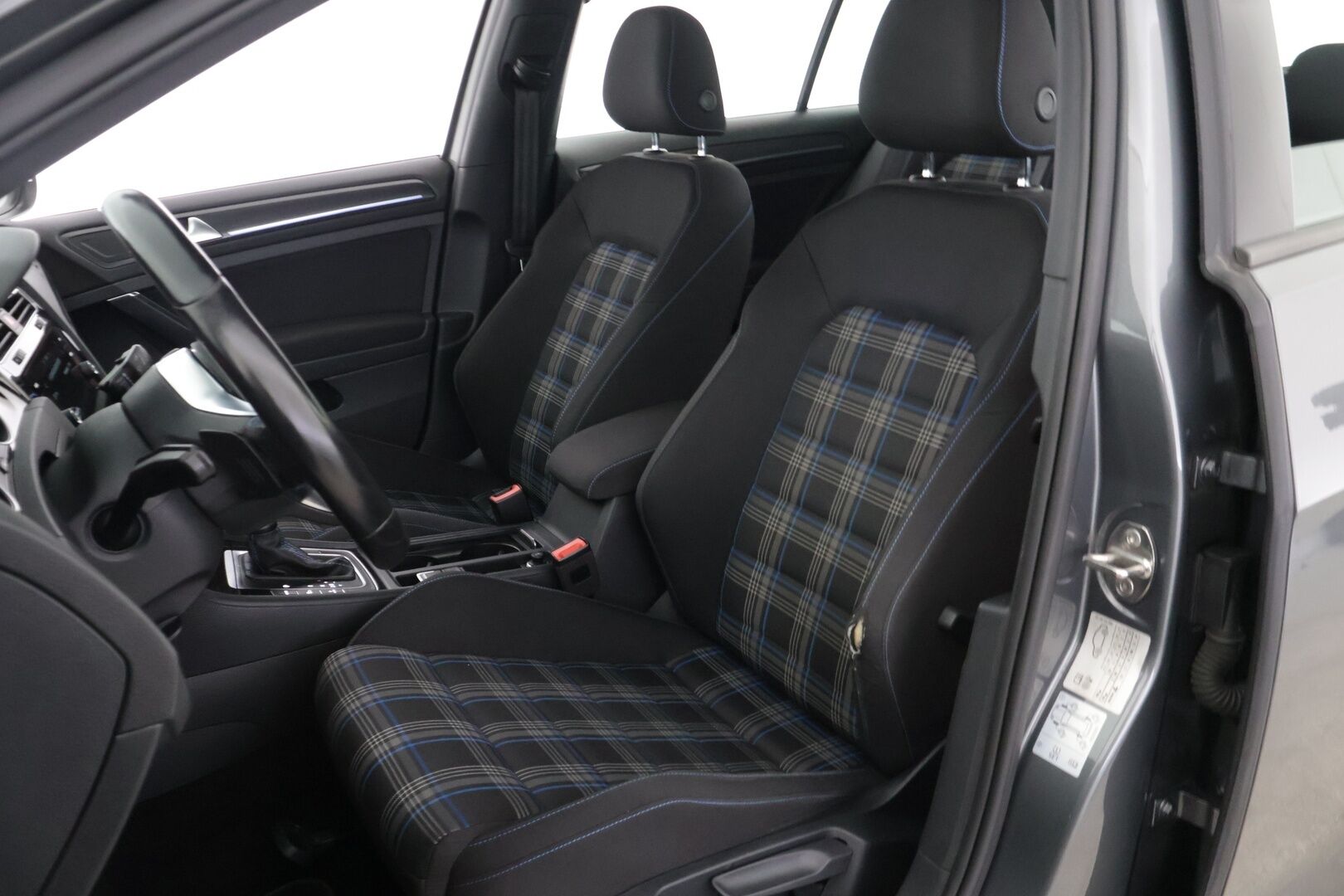 Volkswagen Golf 2020 GTE Plug-In Hybrid 150 kW (204 hv) DSG-automaatti ** Adapt. vakkari / Webasto / AppConnect / P-kamera / Koukku / LED  ** - Jakohihna vaihdettu 11/2025