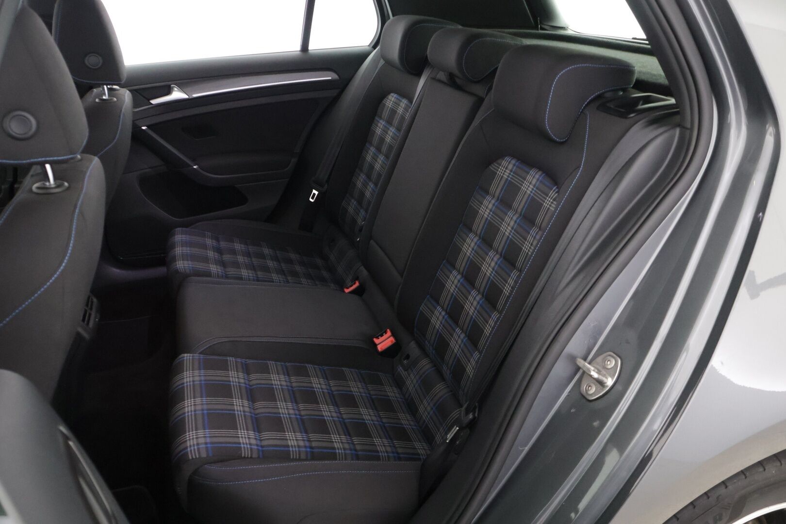 Volkswagen Golf 2020 GTE Plug-In Hybrid 150 kW (204 hv) DSG-automaatti ** Adapt. vakkari / Webasto / AppConnect / P-kamera / Koukku / LED  ** - Jakohihna vaihdettu 11/2025