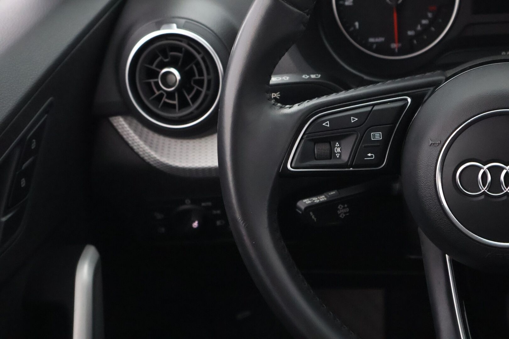 Audi Q2 2020 Proline 35 TFSI 110kW S tronic - Vakkari / Peruutustutka / LED / Lohko & Sisäpistoke / 2x Renkaat aluvantein / Juuri tullut Tampereelle!