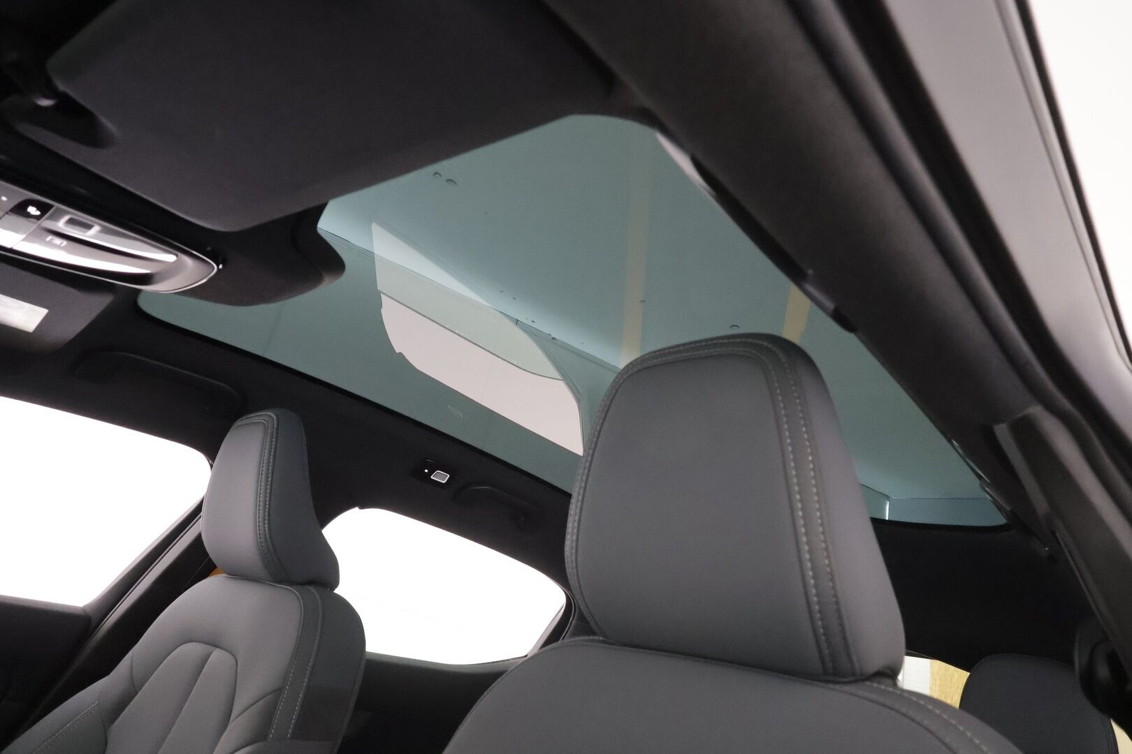 Polestar 2 2022 Long Range Dual Motor Performance * Sportpenkki Muistilla / ILP / H&K / P.Kamera / LED / Lasikatto / Kaistavahti * - 2x Latauskaapelit / Merkkihuollot