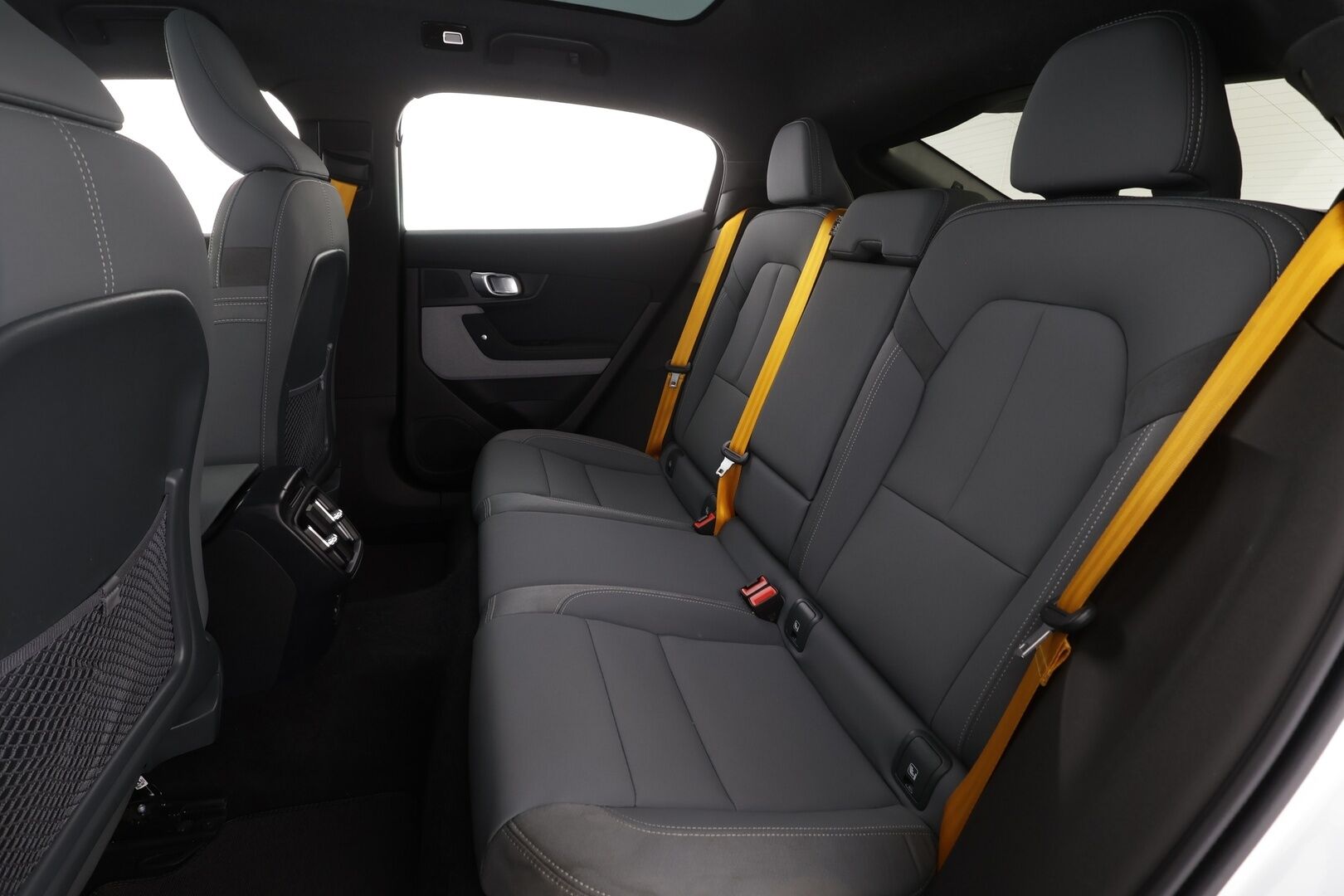 Polestar 2 2022 Long Range Dual Motor Performance * Sportpenkki Muistilla / ILP / H&K / P.Kamera / LED / Lasikatto / Kaistavahti * - 2x Latauskaapelit / Merkkihuollettu / Upea Performance Polestar!