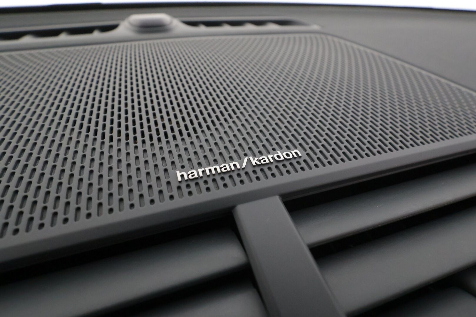 Polestar 2 2022 Long Range Dual Motor Performance * Sportpenkki Muistilla / ILP / H&K / P.Kamera / LED / Lasikatto / Kaistavahti * - 2x Latauskaapelit / Merkkihuollettu / Upea Performance Polestar!