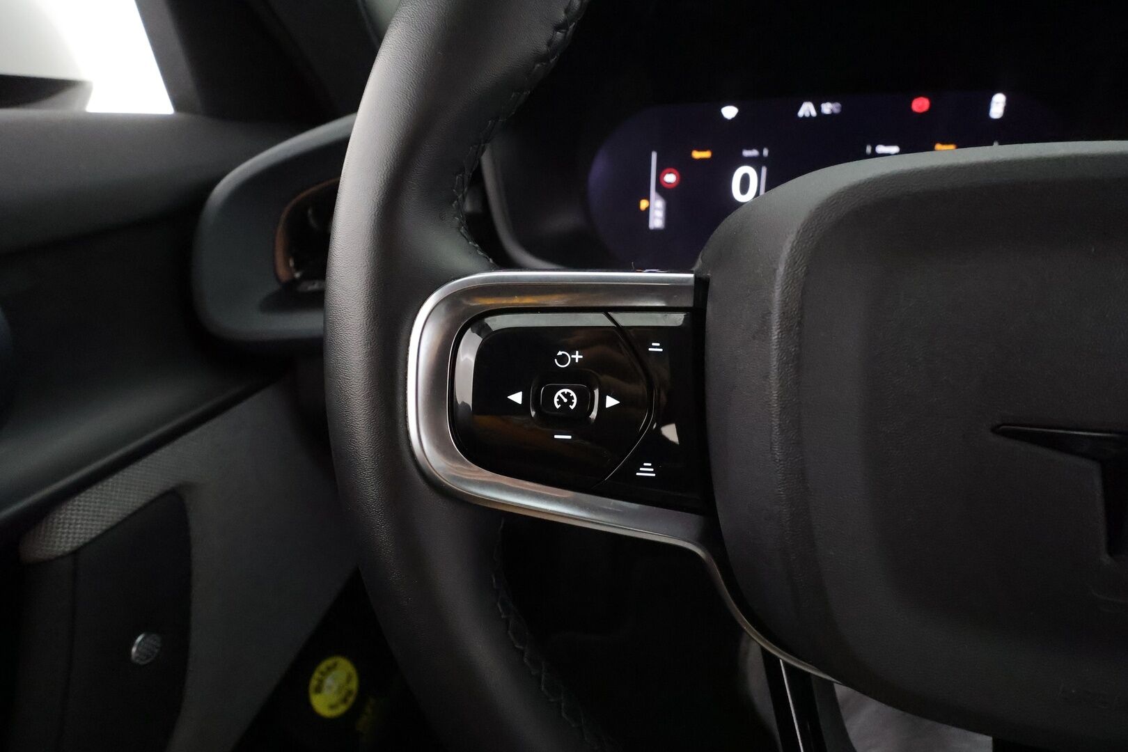 Polestar 2 2022 Long Range Dual Motor Performance * Sportpenkki Muistilla / ILP / H&K / P.Kamera / LED / Lasikatto / Kaistavahti * - 2x Latauskaapelit / Merkkihuollettu / Upea Performance Polestar!