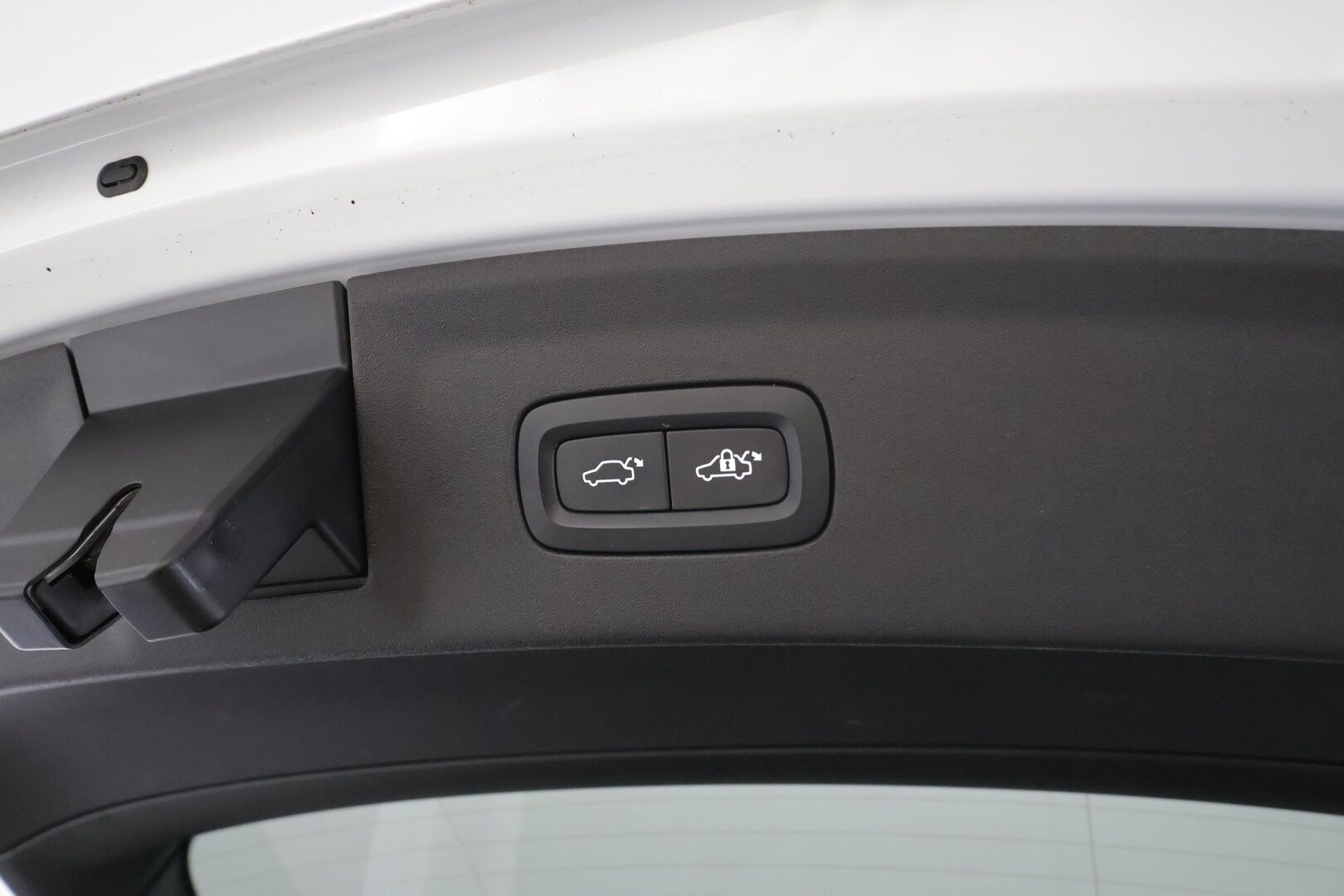 Polestar 2 2022 Long Range Dual Motor Performance * Sportpenkki Muistilla / ILP / H&K / P.Kamera / LED / Lasikatto / Kaistavahti * - 2x Latauskaapelit / Merkkihuollettu / Upea Performance Polestar!