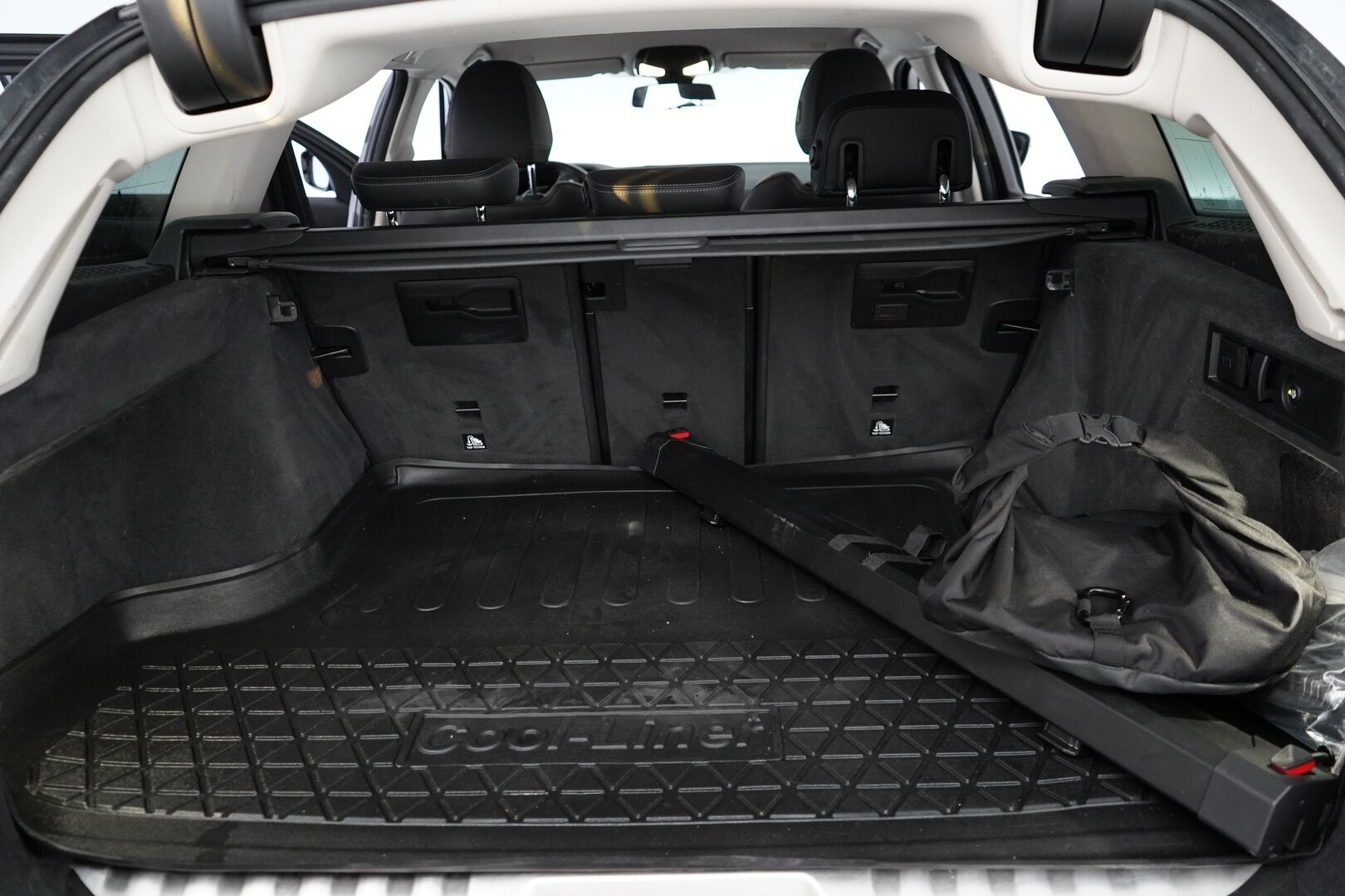 BMW 330 2021 G21 Touring 330e xDrive Business Sport *Koukku / Tutkat / Sporttipenkit / S.Luukku* - Kahdet BMW:n vanteet / Juuri huollettu / Säännöllinen huoltokirja - HULLUT AVAJAISHULINAT KORKOTARJOUS 3,29 %