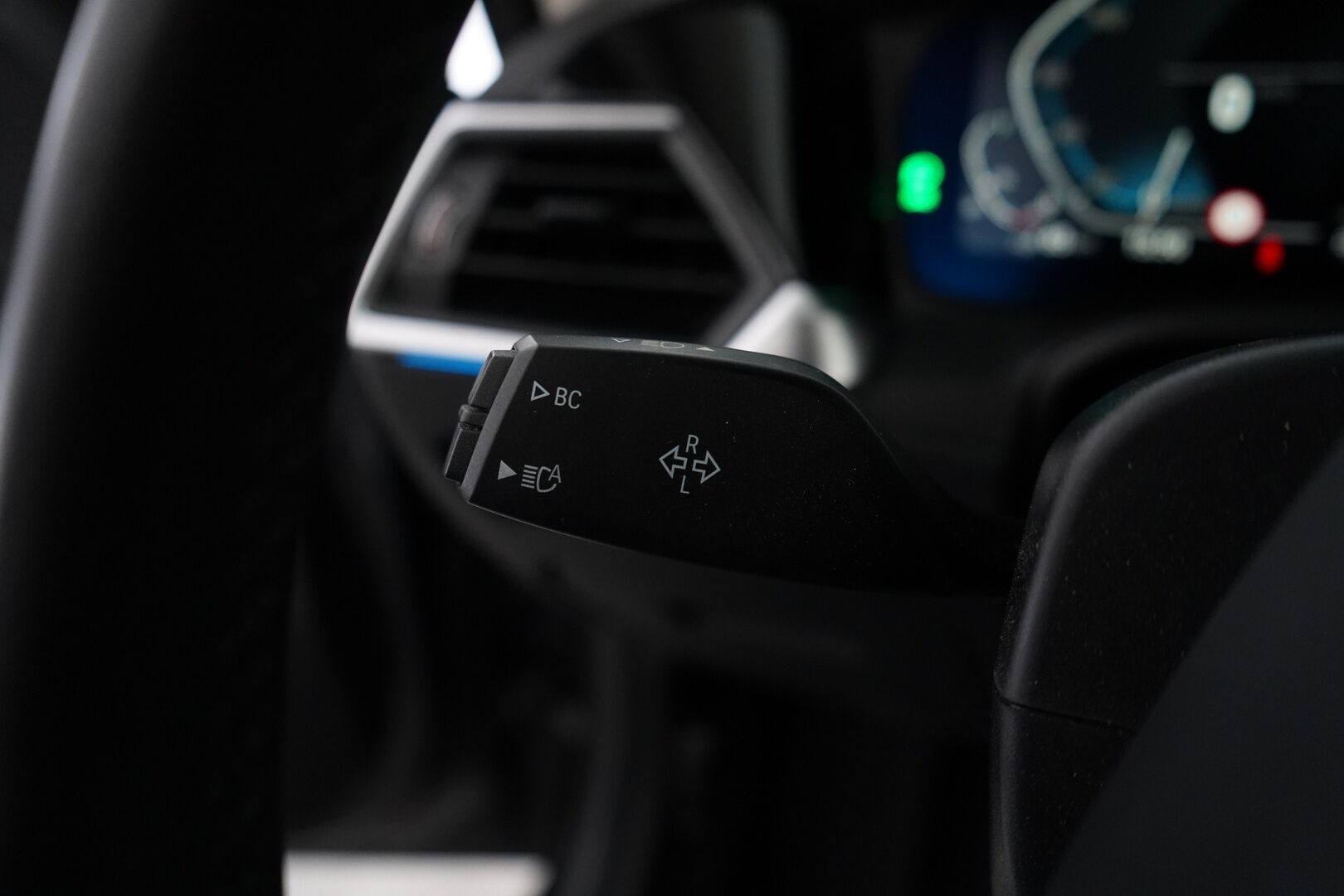 BMW 330 2021 G21 Touring 330e xDrive Business Sport *Koukku / Tutkat / Sporttipenkit / S.Luukku* - Kahdet BMW:n vanteet / Juuri huollettu / Säännöllinen huoltokirja - HULLUT AVAJAISHULINAT KORKOTARJOUS 3,29 %