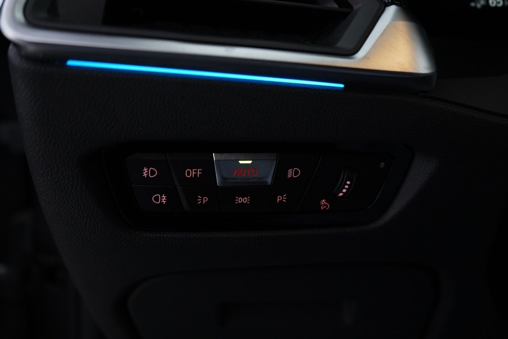 BMW 330 2021 G21 Touring 330e xDrive Business Sport *Koukku / Tutkat / Sporttipenkit / S.Luukku* - Kahdet BMW:n vanteet / Juuri huollettu 