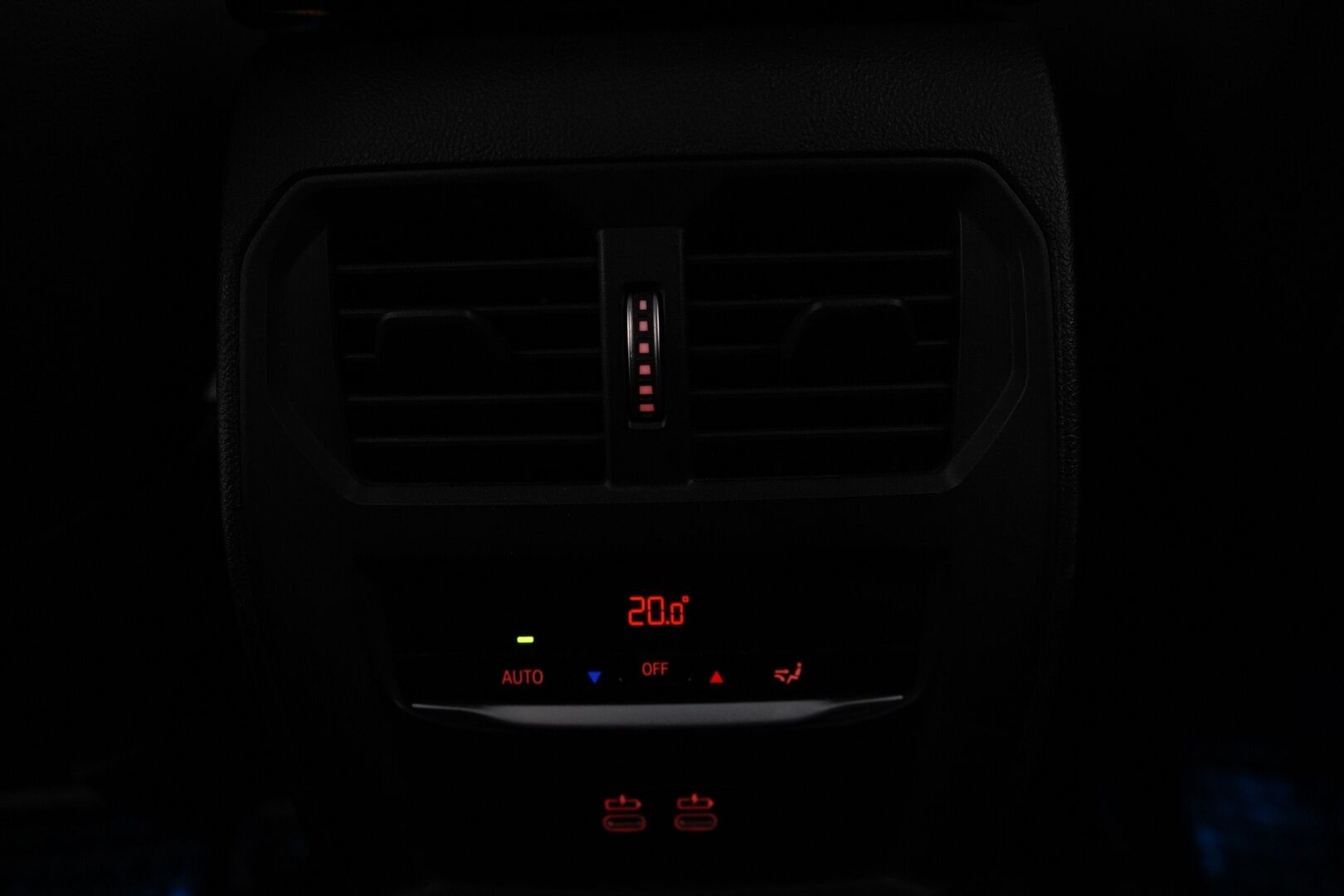 BMW 330 2021 G21 Touring 330e xDrive Business Sport *Koukku / Tutkat / Sporttipenkit / S.Luukku* - Kahdet BMW:n vanteet / Juuri huollettu / Säännöllinen huoltokirja - HULLUT AVAJAISHULINAT KORKOTARJOUS 3,29 %