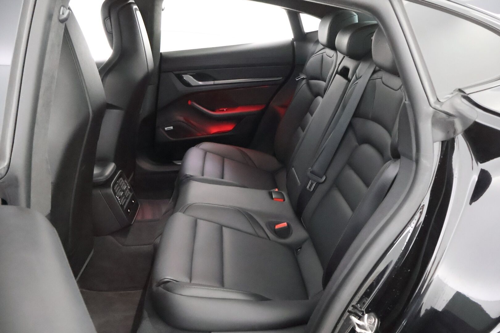 Porsche Taycan 2020 Turbo - 2,99 % KORKOTARJOUS TÄHÄN AUTOON - Adapt.Vakkari / InnoDrive / Bose Surround / Nelipyöräohjaus / Matrix LED / Ilmastoidut 18-Nahkapenkit / Ilma-alusta / Supervarusteet!