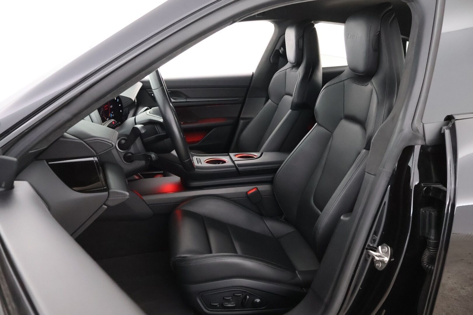 Porsche Taycan 2020 Turbo - 2,99 % KORKOTARJOUS TÄHÄN AUTOON - Adapt.Vakkari / InnoDrive / Bose Surround / Nelipyöräohjaus / Matrix LED / Ilmastoidut 18-Nahkapenkit / Ilma-alusta / Supervarusteet!