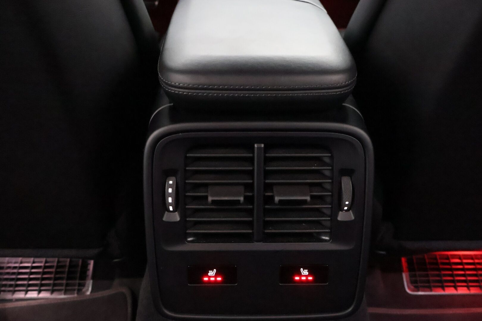 Porsche Taycan 2020 Turbo - 2,99 % KORKOTARJOUS TÄHÄN AUTOON - Adapt.Vakkari / InnoDrive / Bose Surround / Nelipyöräohjaus / Matrix LED / Ilmastoidut 18-Nahkapenkit / Ilma-alusta / Supervarusteet!
